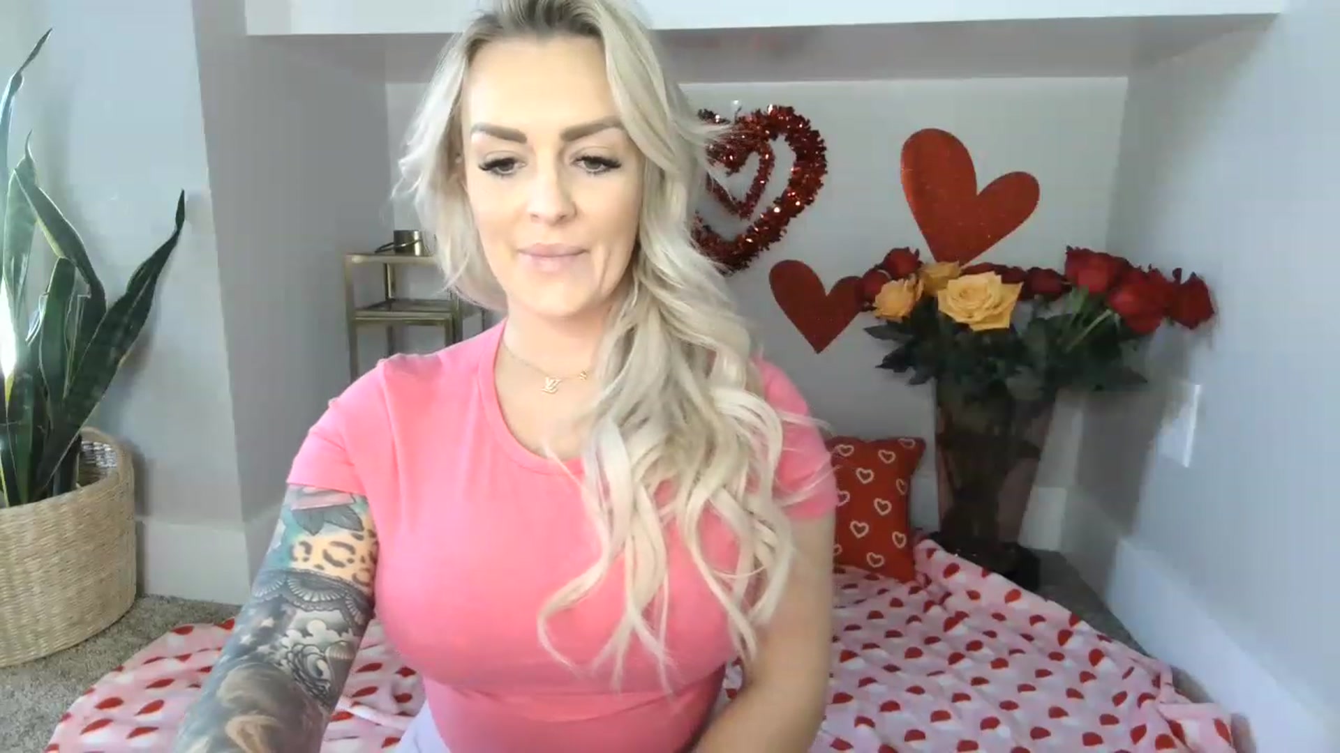 Gallery image thumbnail from MFCCamModel's myfreecams stream on, 01/15/2023, 21:49 image 6 of 20