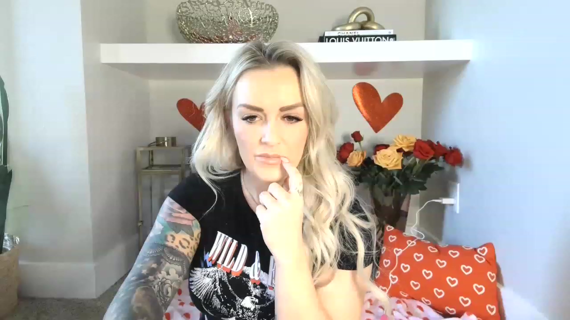 Gallery image thumbnail from MFCCamModel's myfreecams stream on, 01/16/2023, 21:16 image 1 of 20