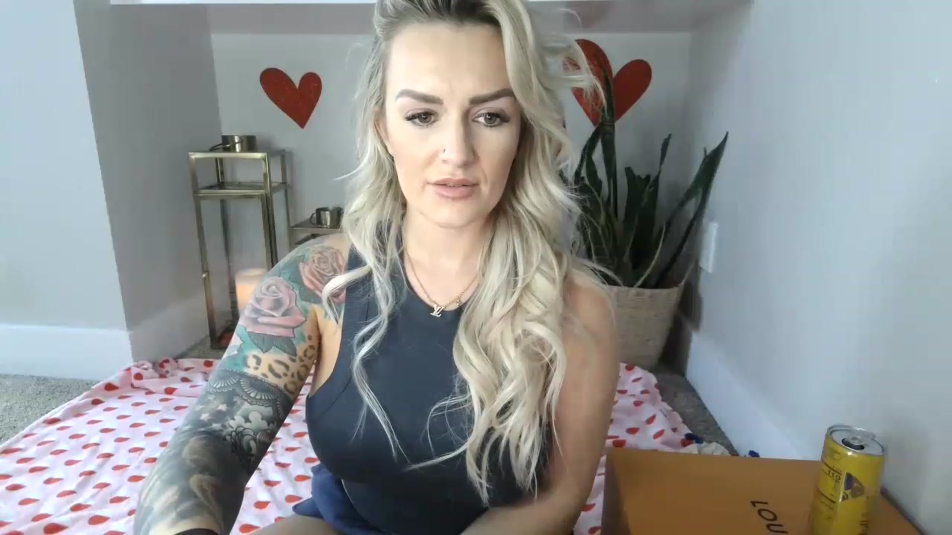 Gallery image thumbnail from MFCCamModel's myfreecams stream on, 01/19/2023, 22:02 image 16 of 20