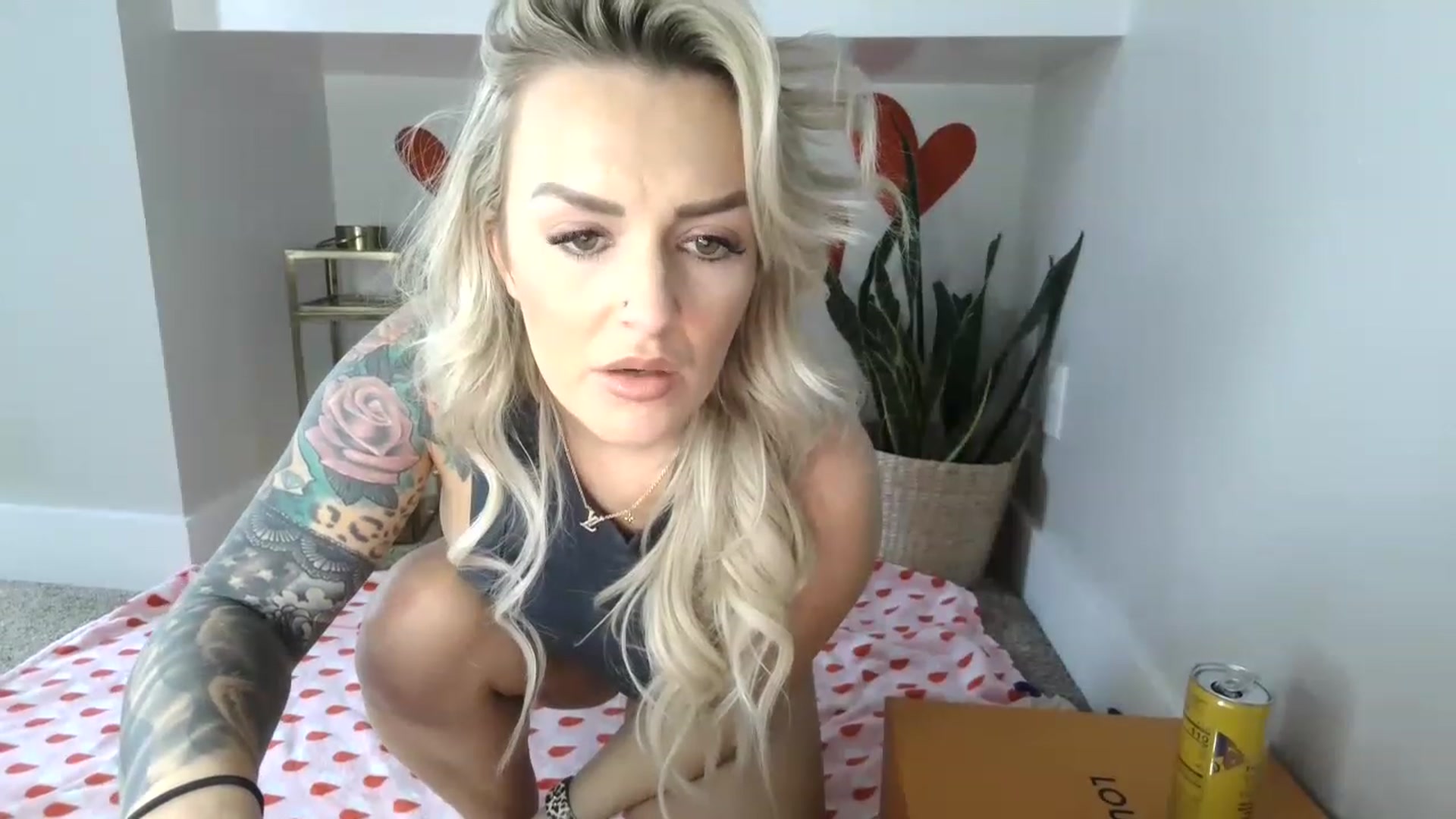 Gallery image thumbnail from MFCCamModel's myfreecams stream on, 01/19/2023, 22:02 image 17 of 20
