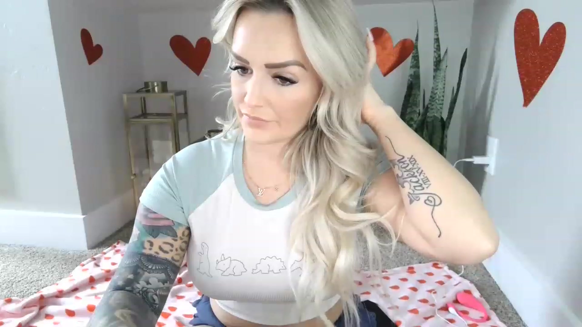 Gallery image thumbnail from MFCCamModel's myfreecams stream on, 01/22/2023, 21:35 image 7 of 20