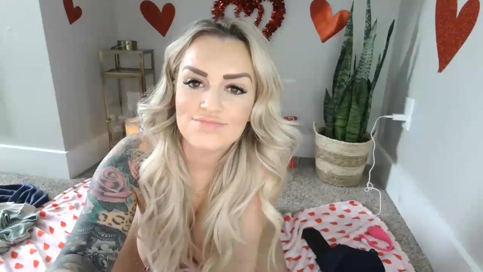 Gallery image thumbnail from MFCCamModel's myfreecams stream on, 01/22/2023, 21:35 image 19 of 20