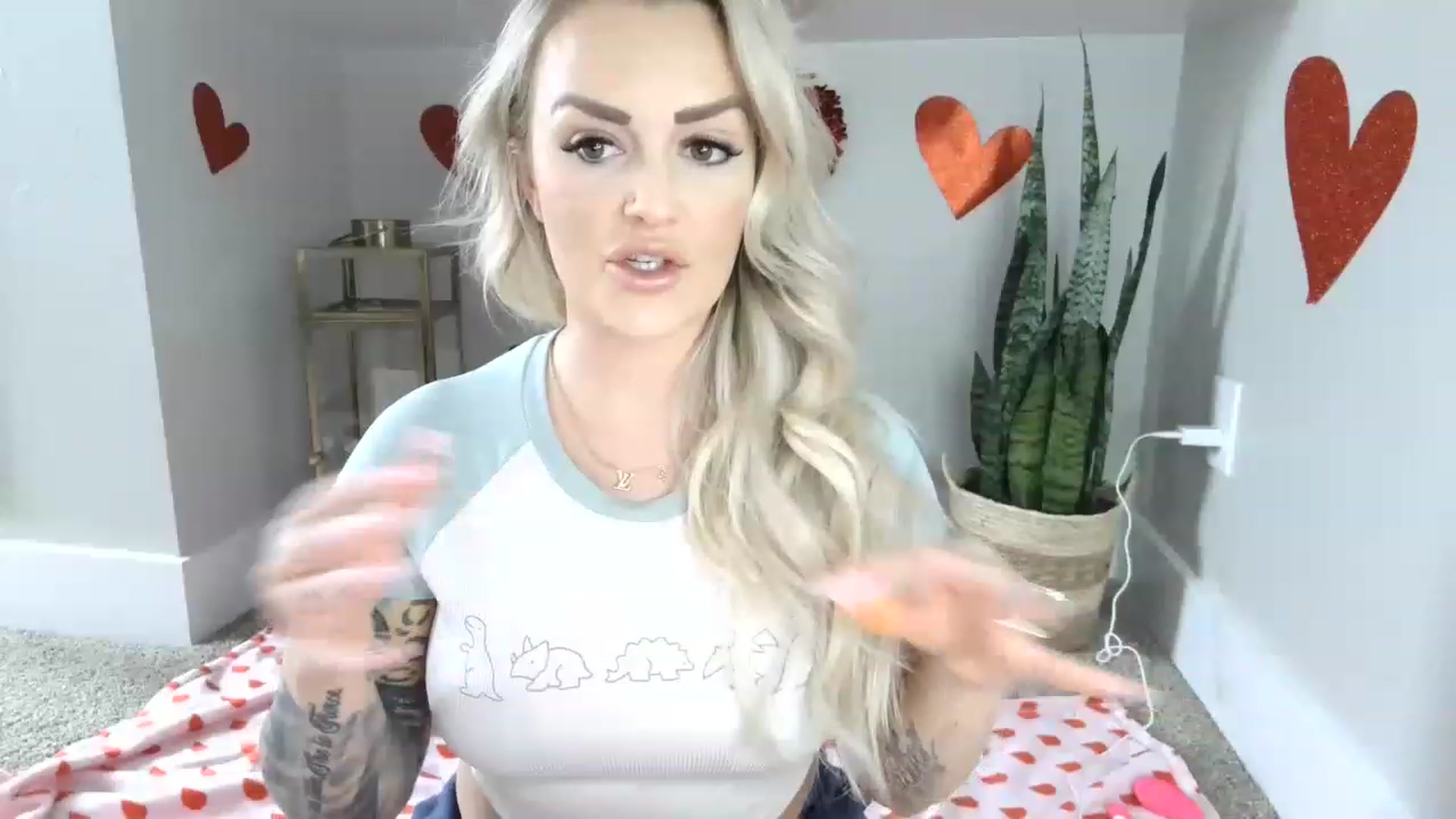 Gallery image thumbnail from MFCCamModel's myfreecams stream on, 01/22/2023, 21:35 image 2 of 20