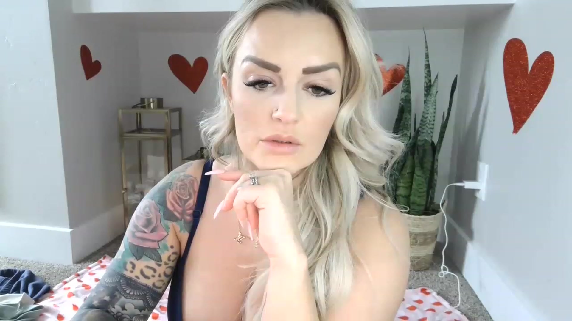 Gallery image thumbnail from MFCCamModel's myfreecams stream on, 01/22/2023, 21:35 image 12 of 20