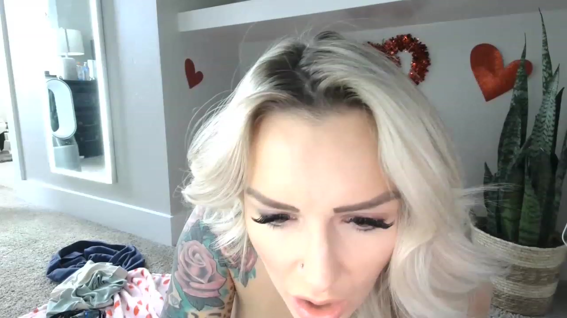 Gallery image thumbnail from MFCCamModel's myfreecams stream on, 01/22/2023, 22:25 image 20 of 20