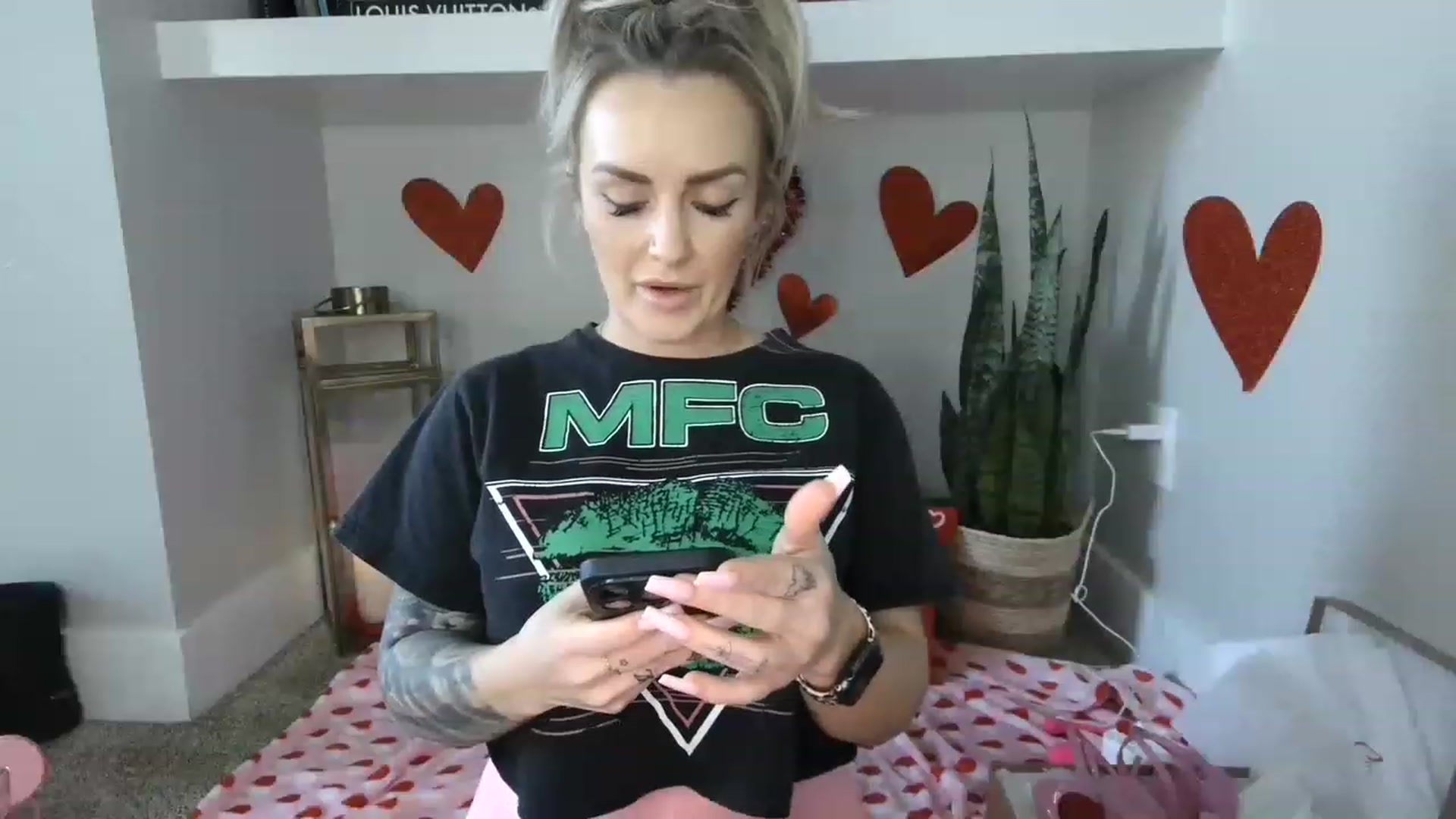 Gallery image thumbnail from MFCCamModel's myfreecams stream on, 01/26/2023, 23:45 image 14 of 20