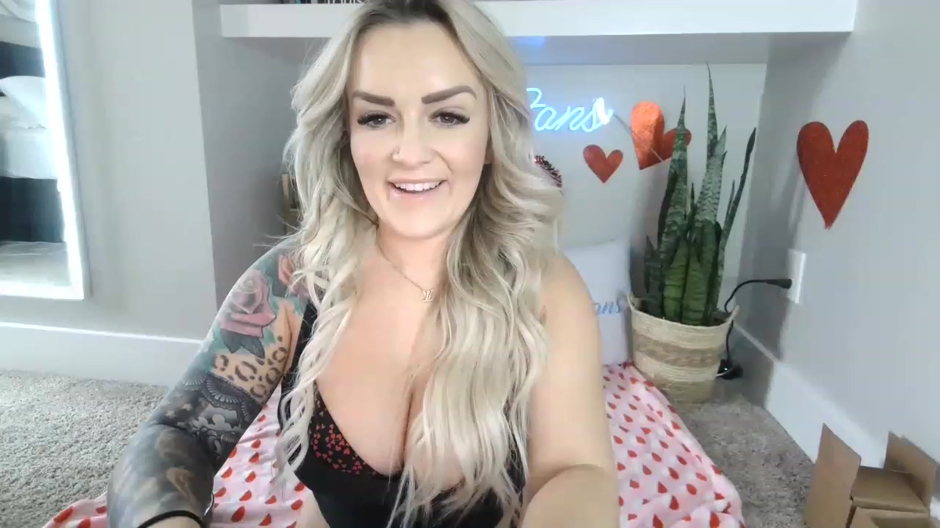 Gallery image thumbnail from MFCCamModel's myfreecams stream on, 01/28/2023, 21:30 image 2 of 20