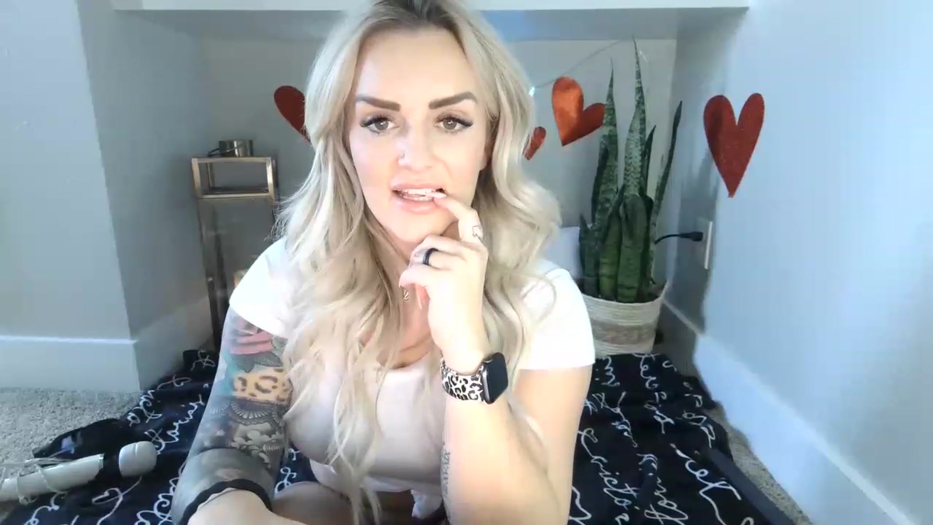 Gallery image thumbnail from MFCCamModel's myfreecams stream on, 01/31/2023, 24:38 image 6 of 20