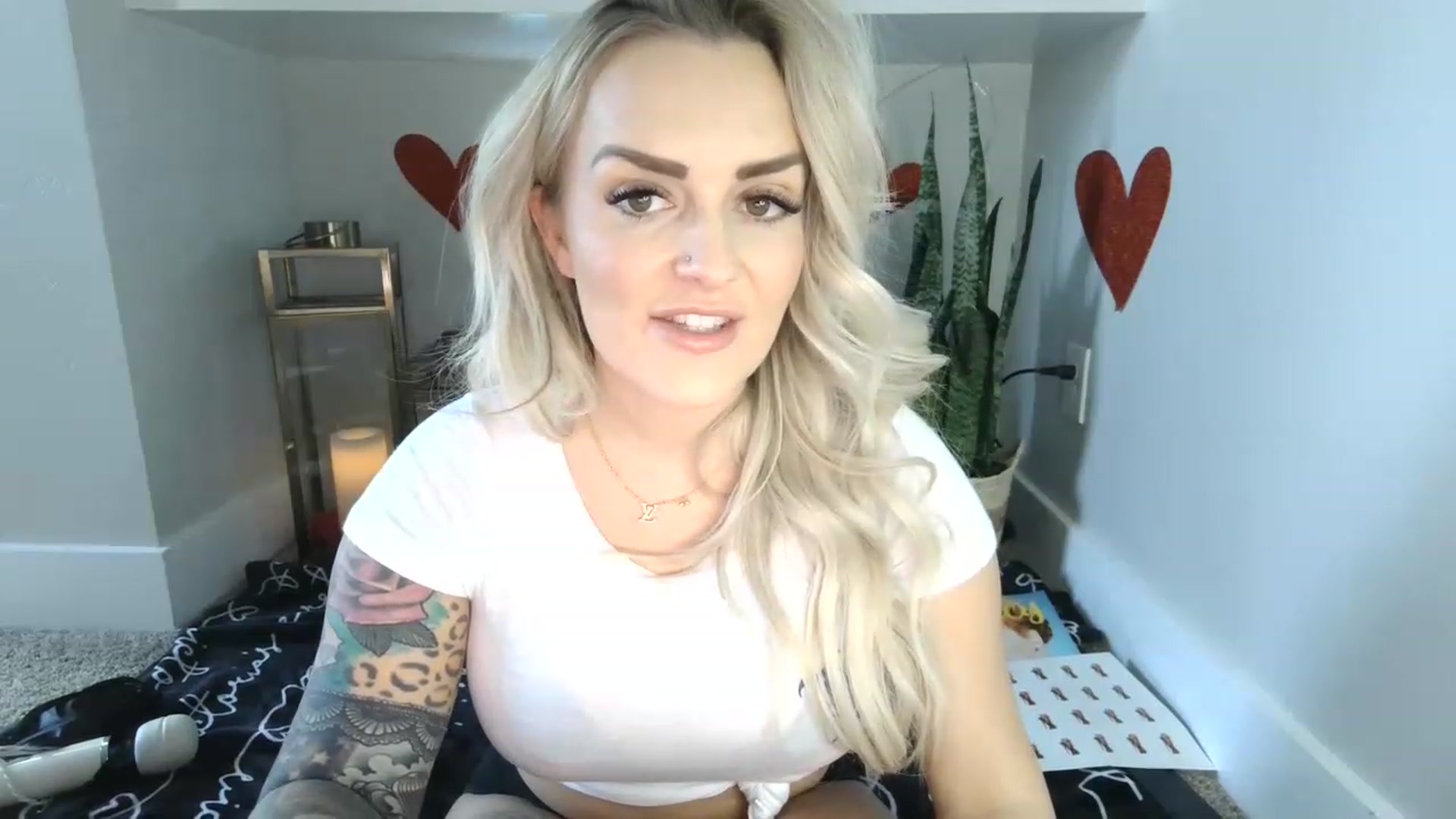 Gallery image thumbnail from MFCCamModel's myfreecams stream on, 01/31/2023, 24:38 image 10 of 20