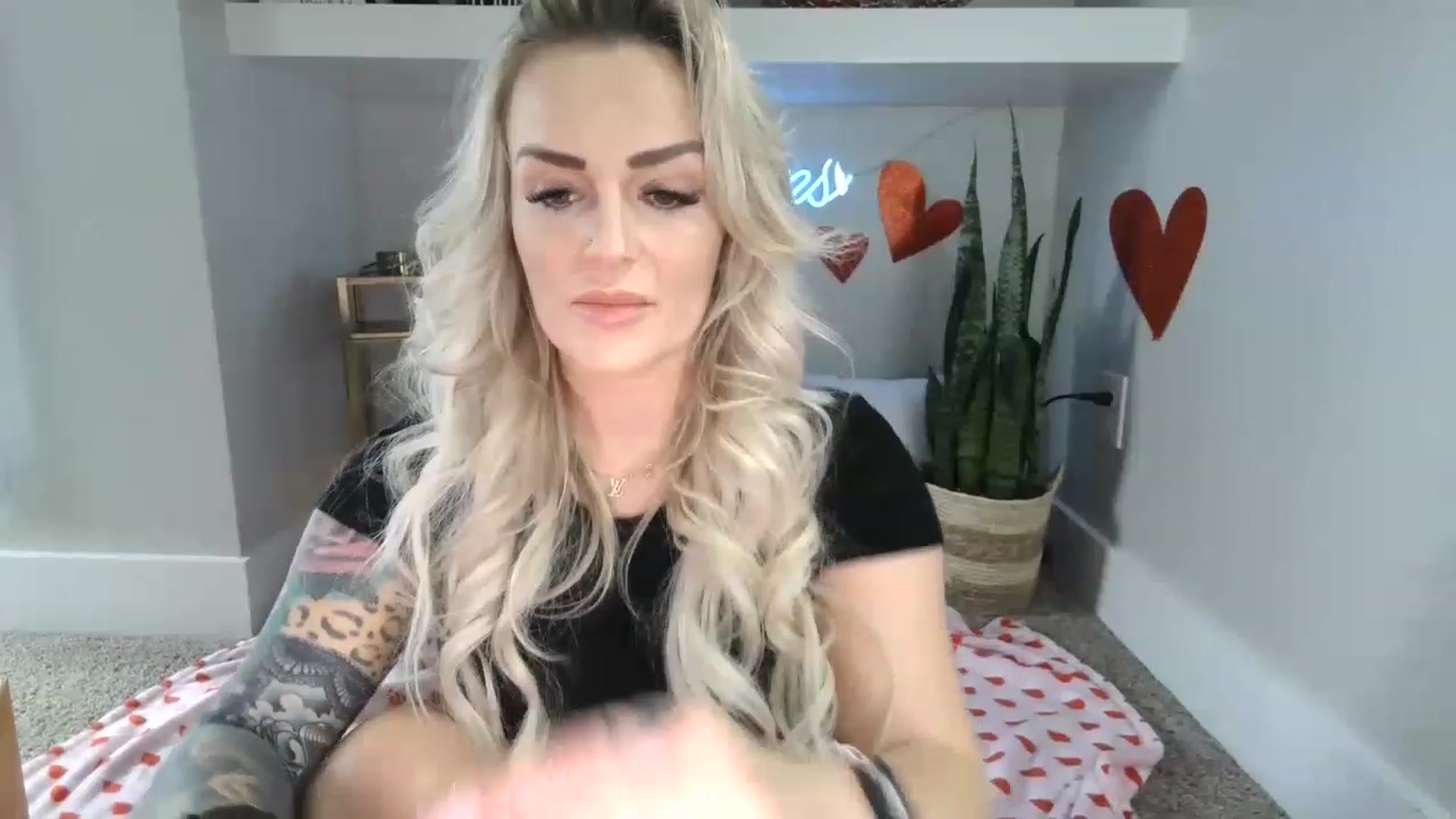 Gallery image thumbnail from MFCCamModel's myfreecams stream on, 01/31/2023, 22:51 image 16 of 20