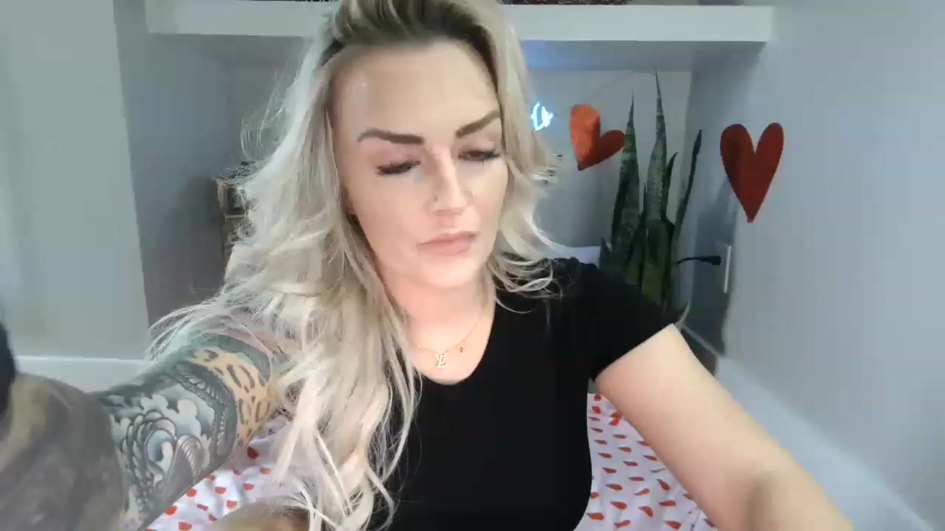 Gallery image thumbnail from MFCCamModel's myfreecams stream on, 01/31/2023, 22:51 image 12 of 20