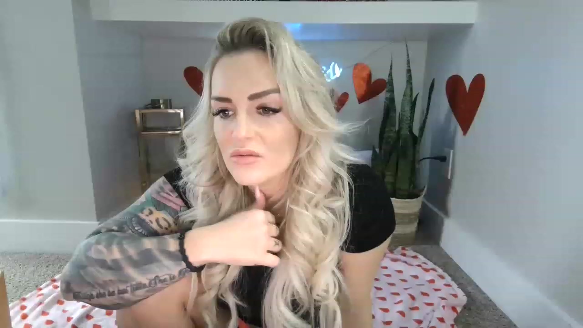 Gallery image thumbnail from MFCCamModel's myfreecams stream on, 01/31/2023, 22:51 image 14 of 20