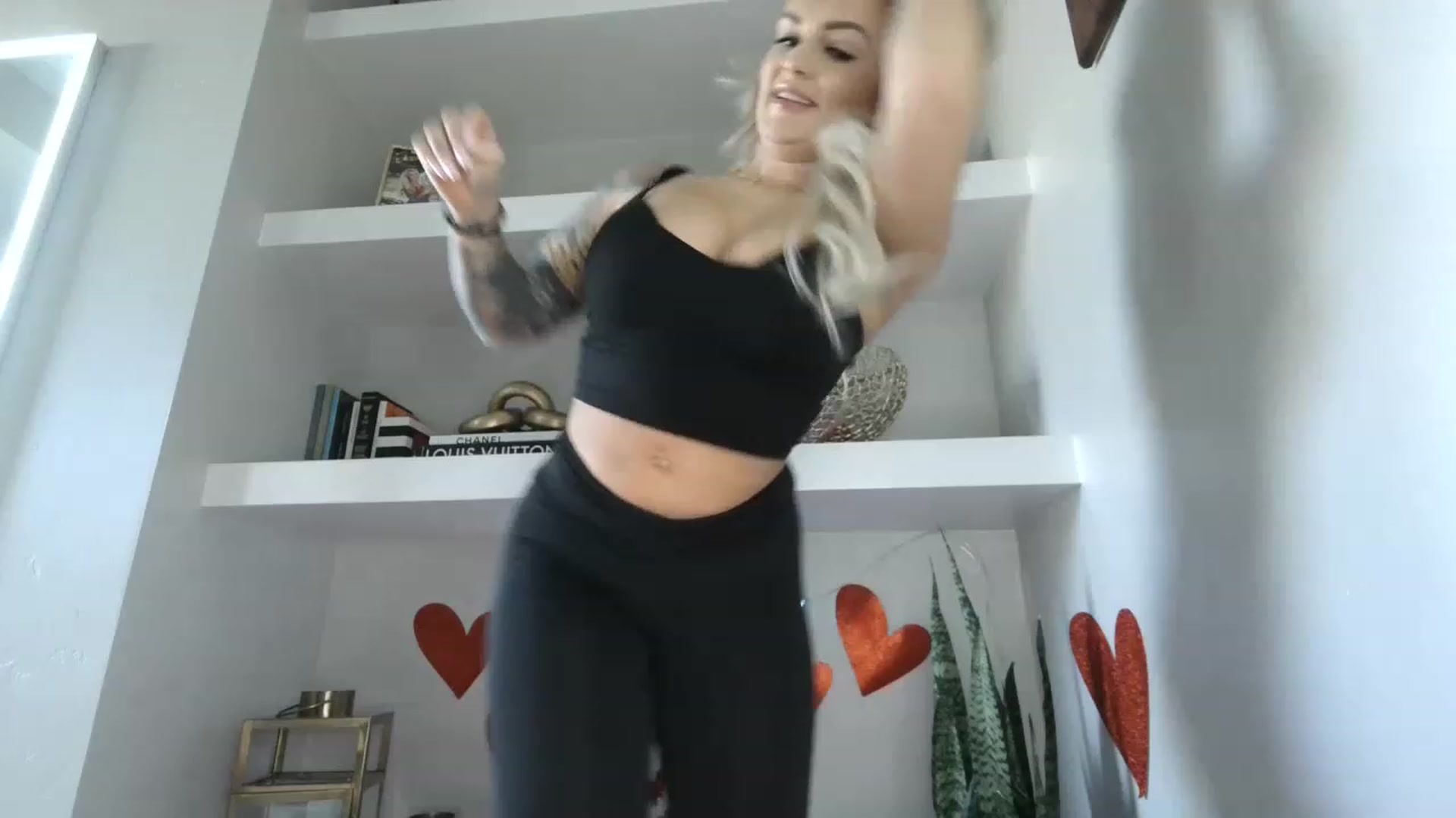 Gallery image thumbnail from MFCCamModel's myfreecams stream on, 02/01/2023, 18:30 image 10 of 20