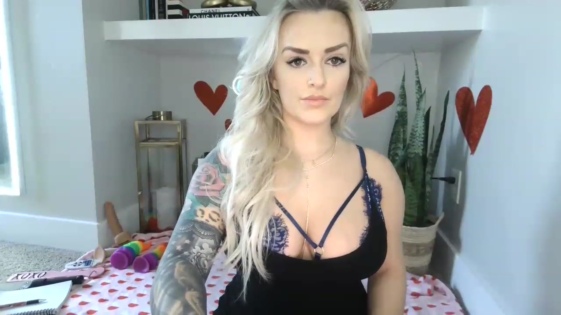Gallery image thumbnail from MFCCamModel's myfreecams stream on, 02/02/2023, 17:50 image 7 of 20