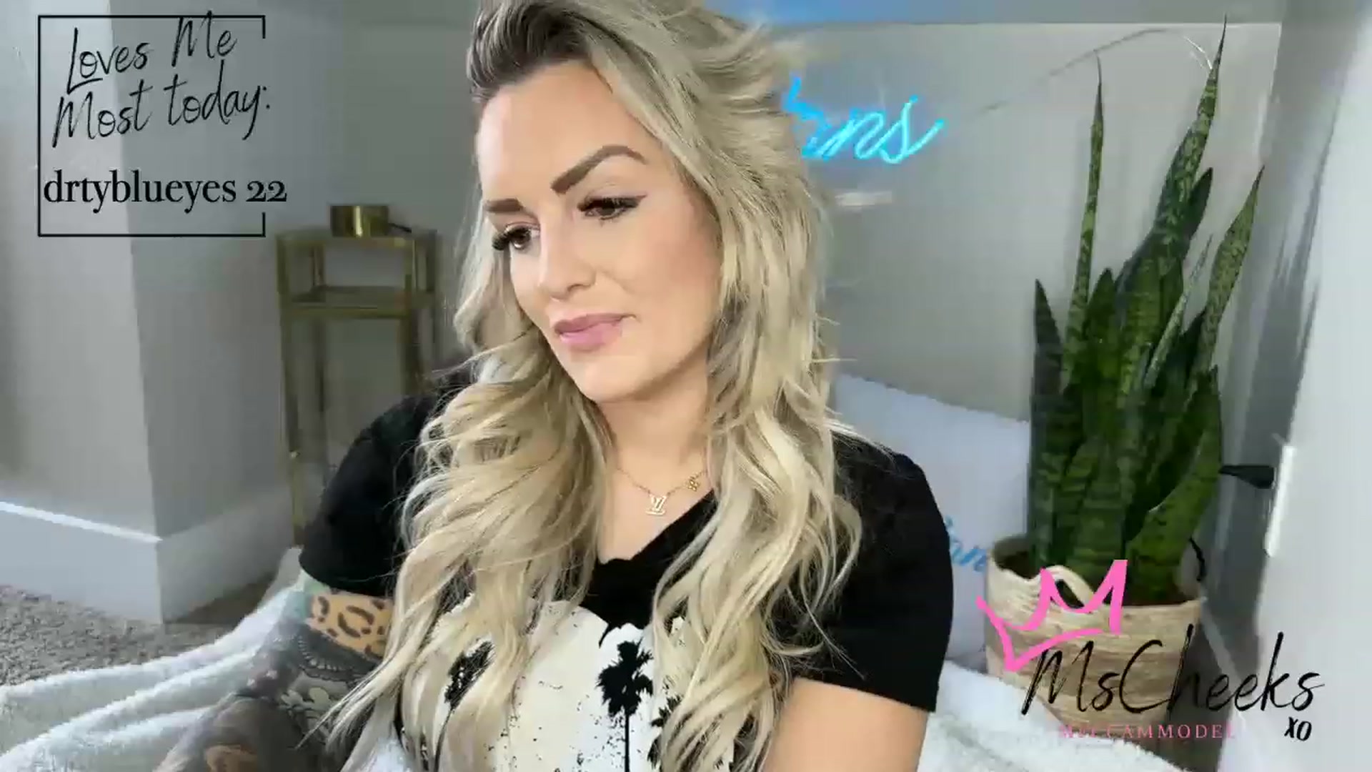 Gallery image thumbnail from MFCCamModel's myfreecams stream on, 02/20/2023, 23:25 image 4 of 20