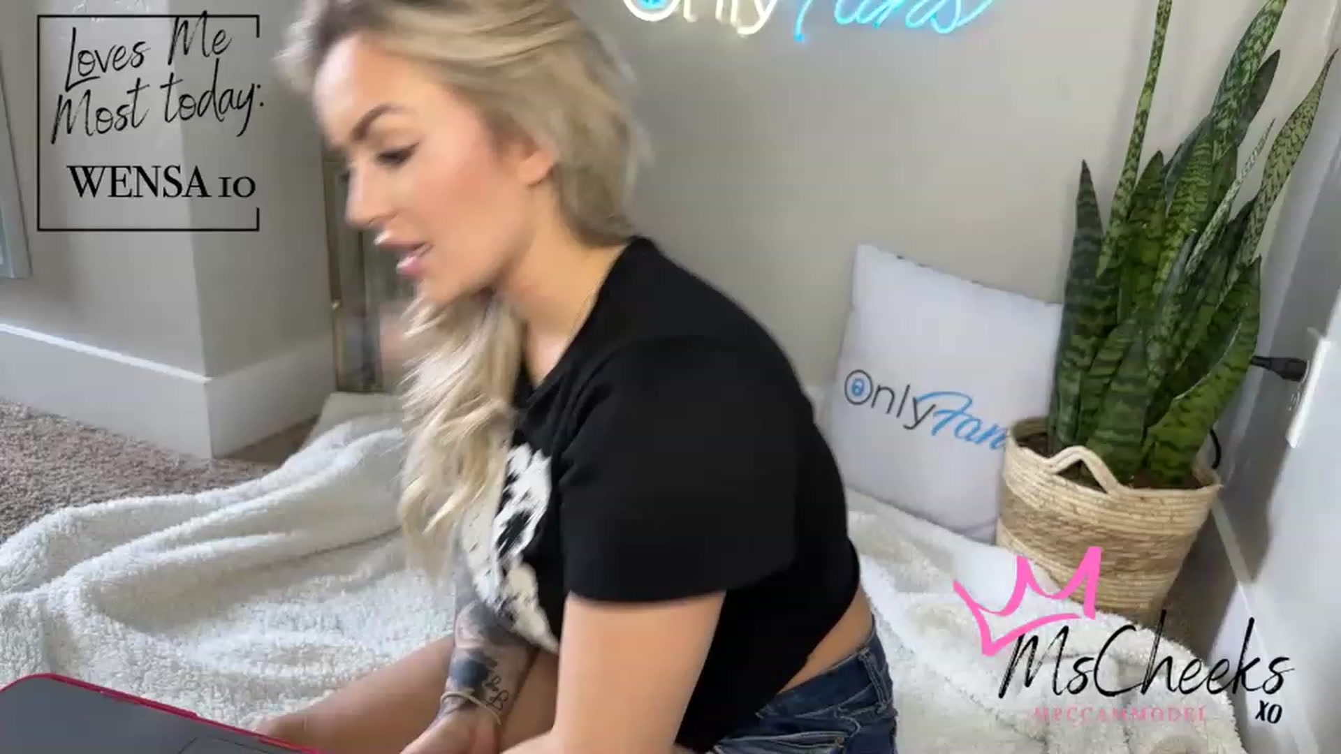 Gallery image thumbnail from MFCCamModel's myfreecams stream on, 02/20/2023, 23:25 image 2 of 20