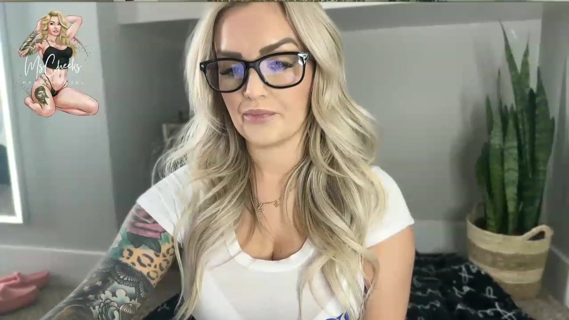 Gallery image thumbnail from MFCCamModel's myfreecams stream on, 03/12/2023, 19:46 image 19 of 20