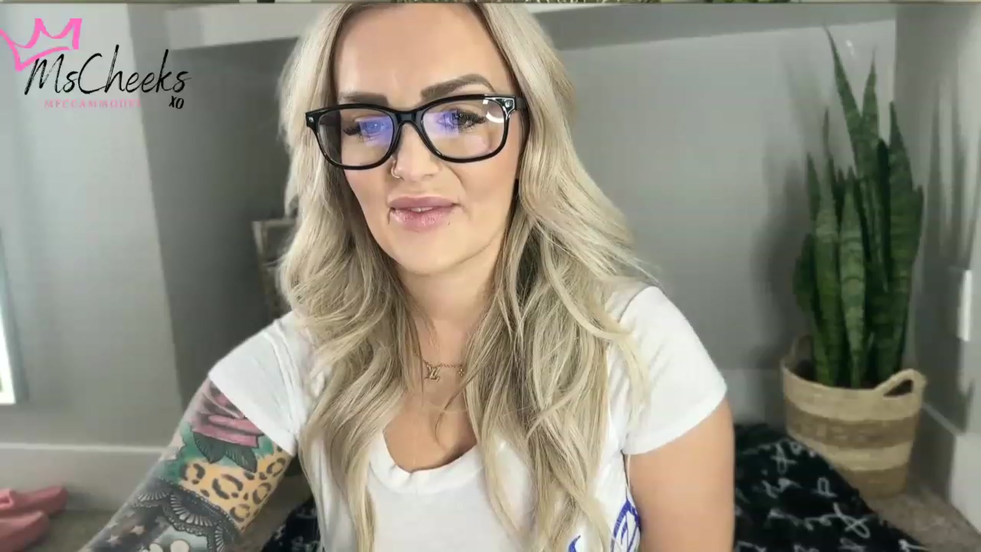 Gallery image thumbnail from MFCCamModel's myfreecams stream on, 03/12/2023, 19:46 image 5 of 20