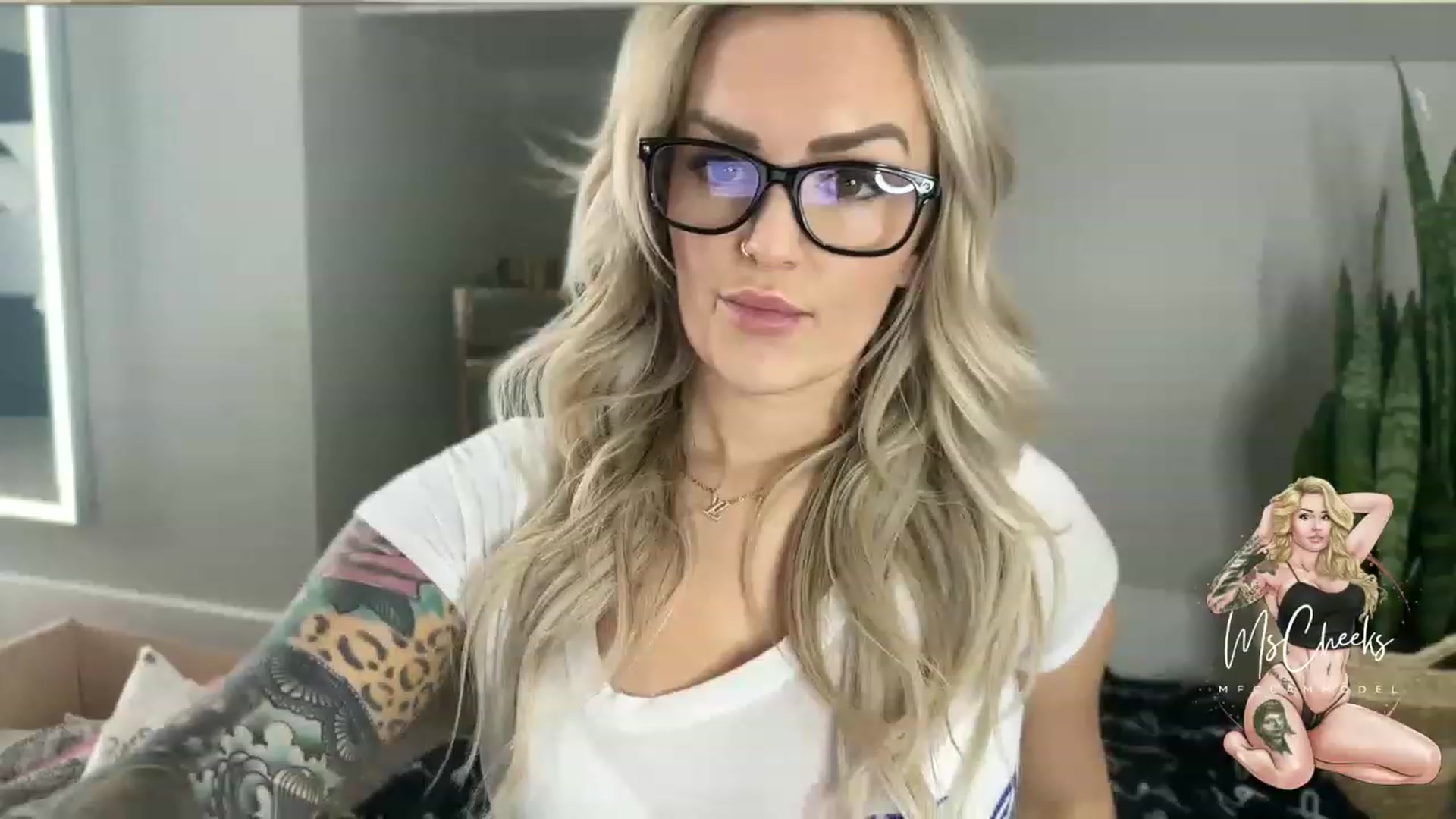 Gallery image thumbnail from MFCCamModel's myfreecams stream on, 03/12/2023, 21:10 image 11 of 20