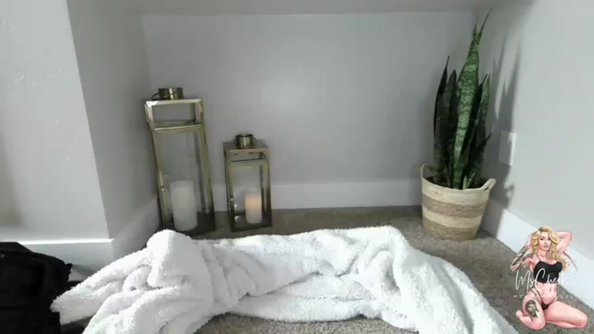Gallery image thumbnail from MFCCamModel's myfreecams stream on, 04/19/2023, 24:02 image 8 of 20