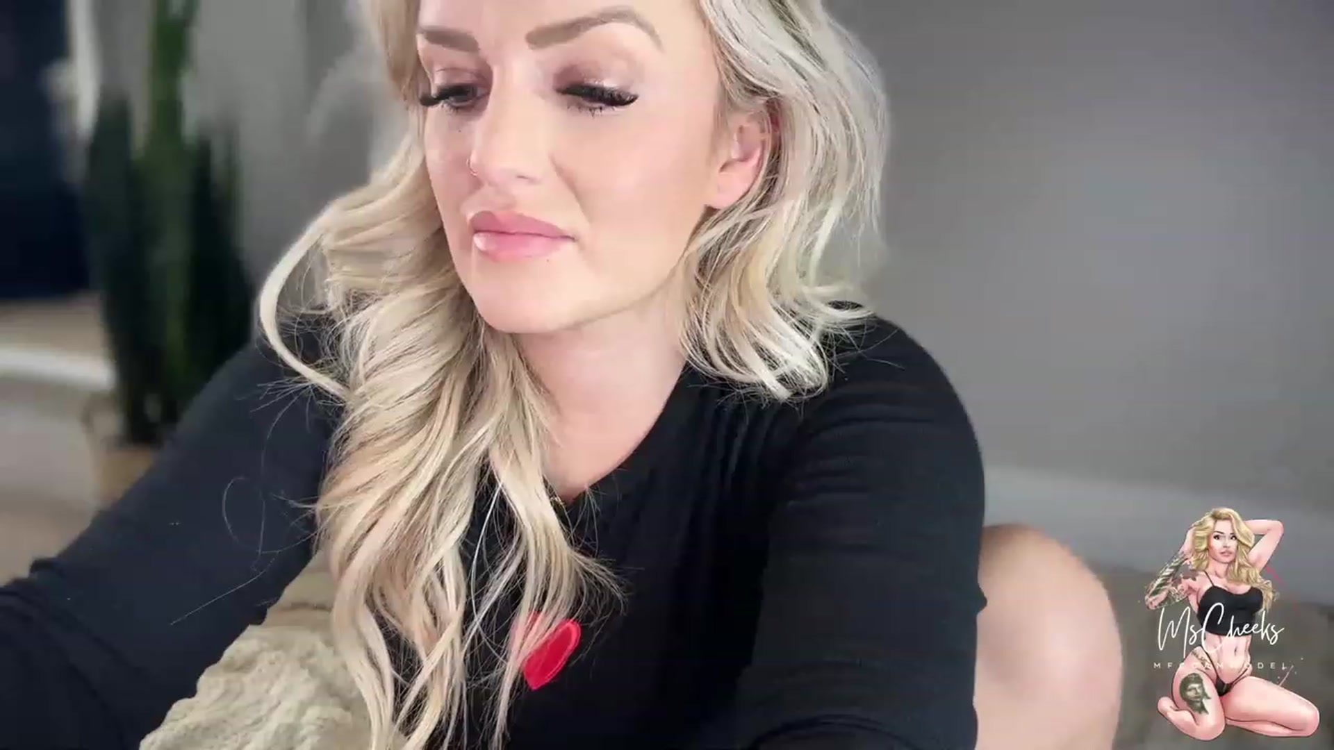 Gallery image thumbnail from MFCCamModel's myfreecams stream on, 04/20/2023, 22:19 image 8 of 20