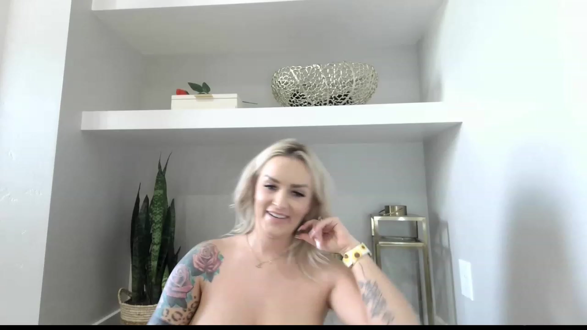 Gallery image thumbnail from MFCCamModel's myfreecams stream on, 05/16/2023, 23:11 image 19 of 20