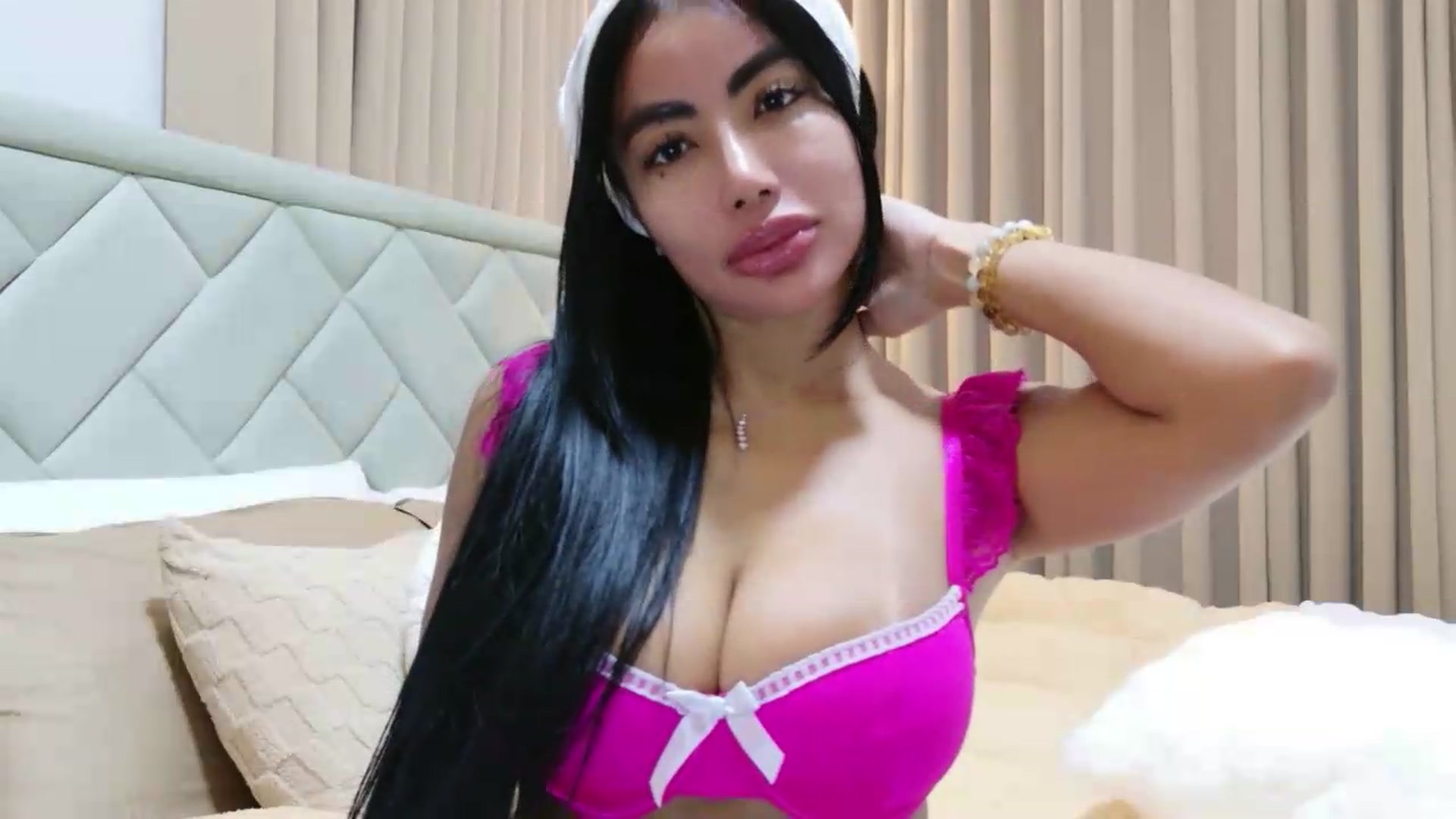 Gallery image thumbnail from MFCgoddess's myfreecams stream on, 07/13/2026, 02:44 image 12 of 20