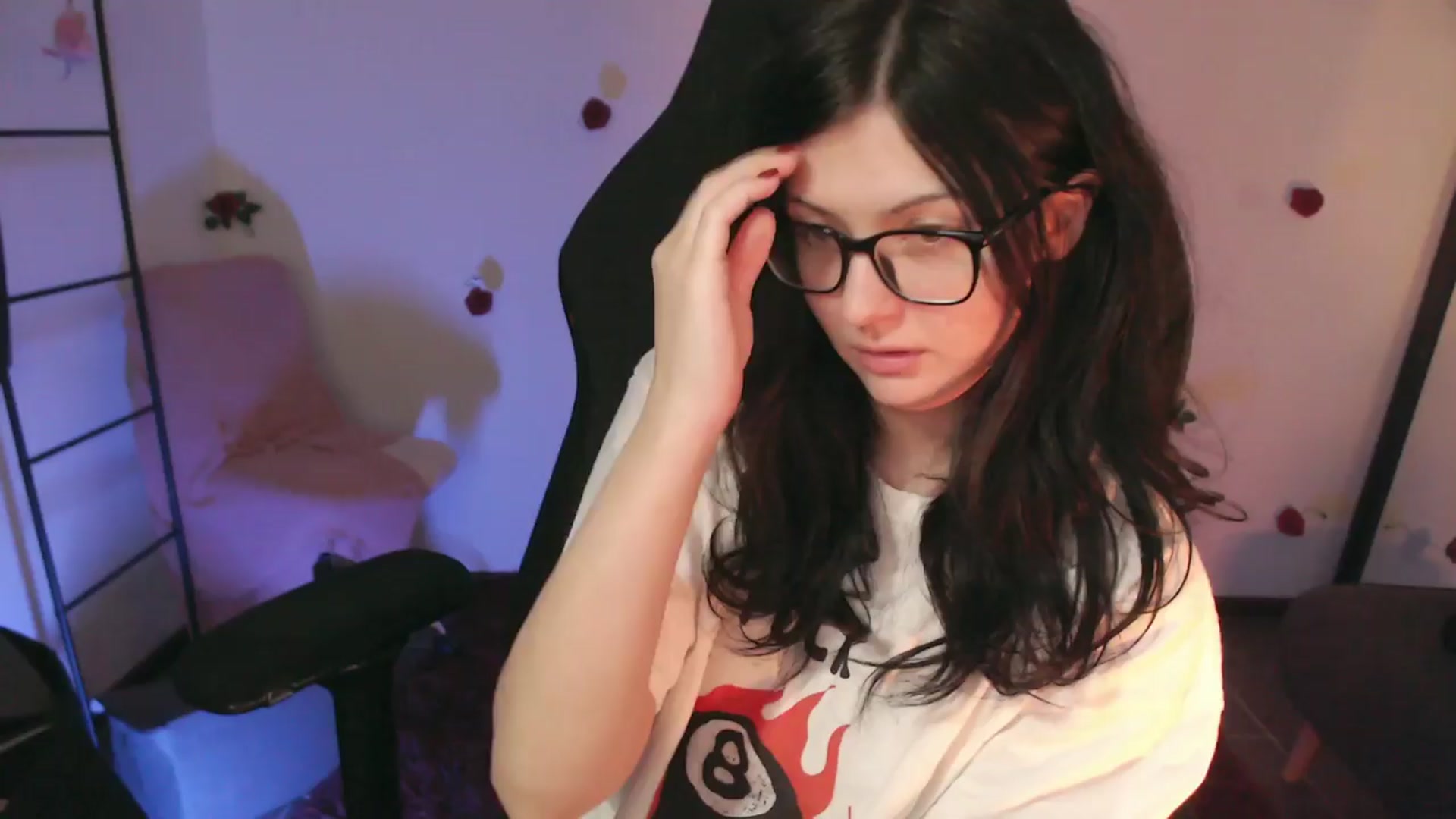 Gallery image thumbnail from MFCsurvivor's myfreecams stream on, 03/22/2024, 04:50 image 10 of 20
