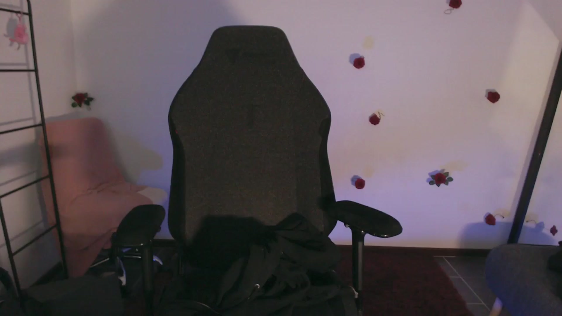 Gallery image thumbnail from MFCsurvivor's myfreecams stream on, 03/22/2024, 04:50 image 6 of 20