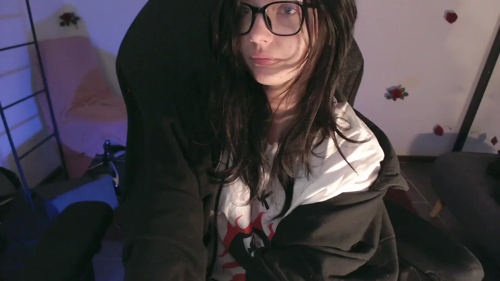 Gallery image thumbnail from MFCsurvivor's myfreecams stream on, 03/22/2024, 04:50 image 3 of 20