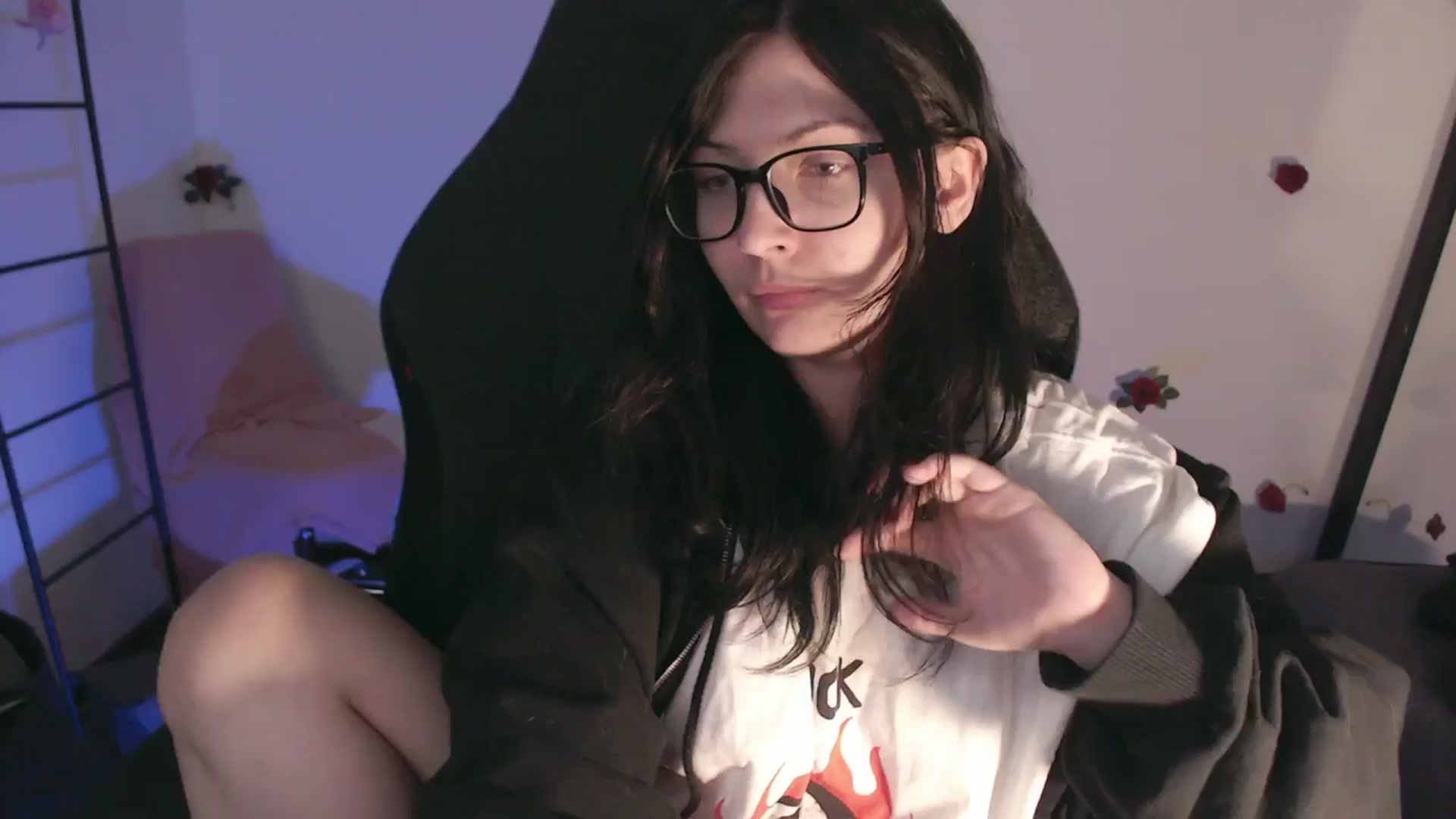 Gallery image thumbnail from MFCsurvivor's myfreecams stream on, 03/22/2024, 04:50 image 5 of 20