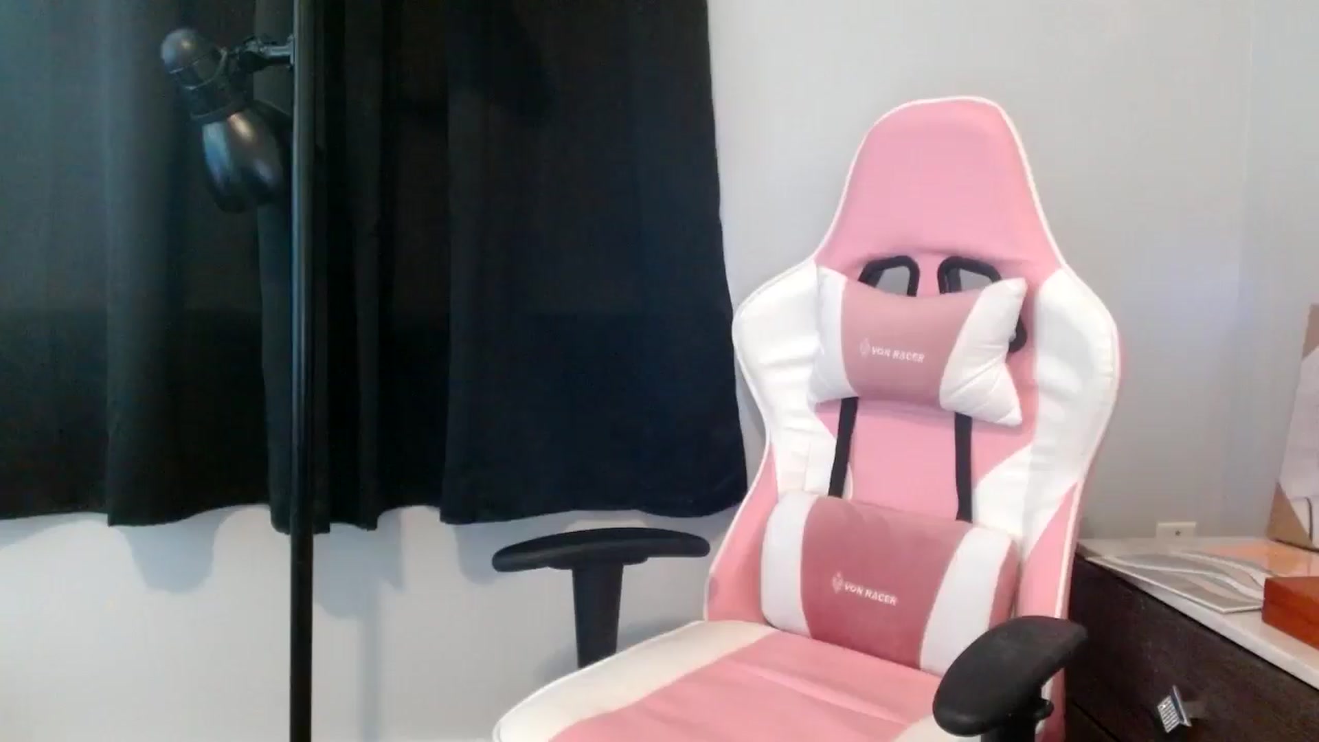 Gallery image thumbnail from MILFMikkiXO's myfreecams stream on, 11/28/2024, 19:14 image 11 of 20