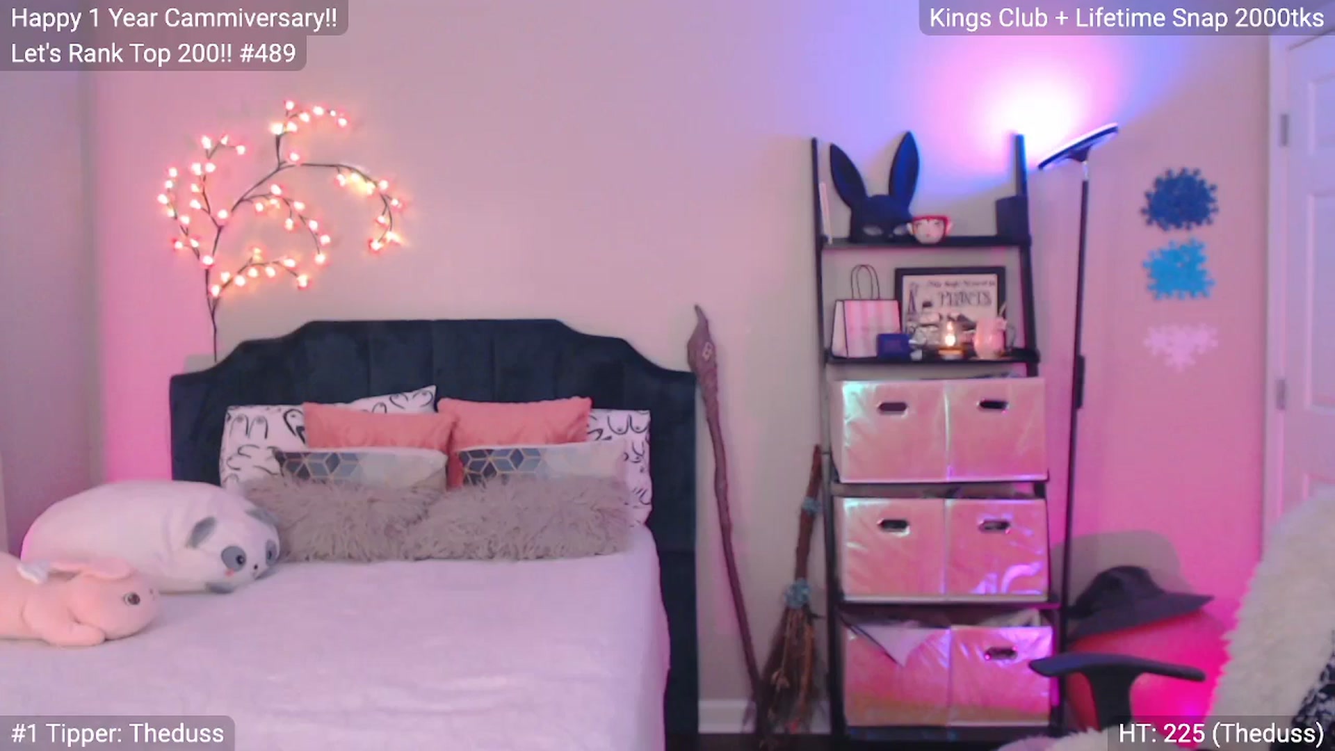 Gallery image thumbnail from MILFMorganRed's myfreecams stream on, 12/15/2025, 24:01 image 13 of 20