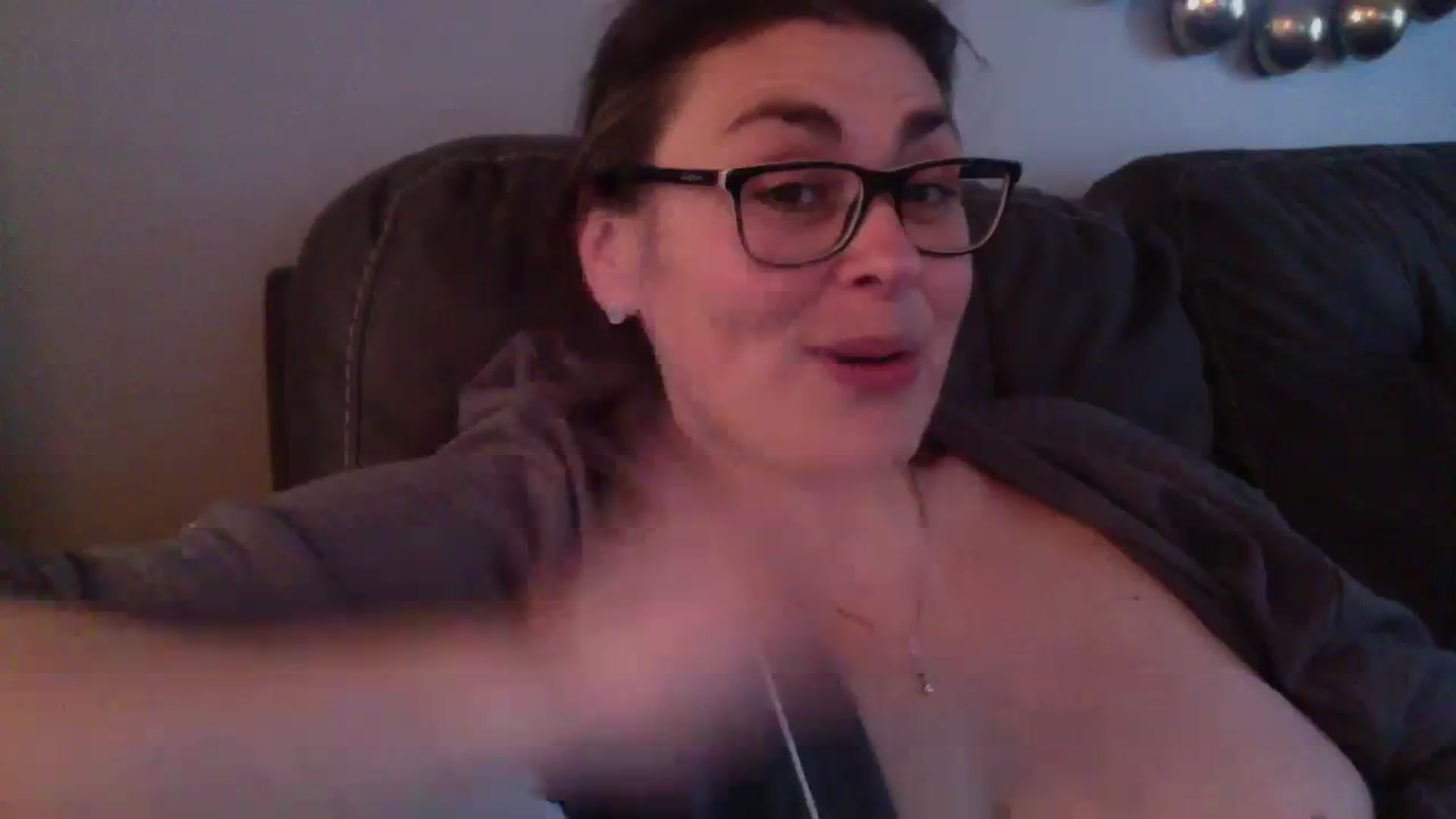Gallery image thumbnail from MILF_Kori's myfreecams stream on, 12/31/2023, 18:46 image 9 of 20
