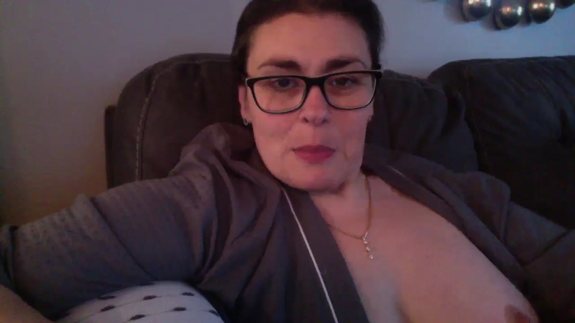 Gallery image thumbnail from MILF_Kori's myfreecams stream on, 12/31/2023, 18:46 image 4 of 20