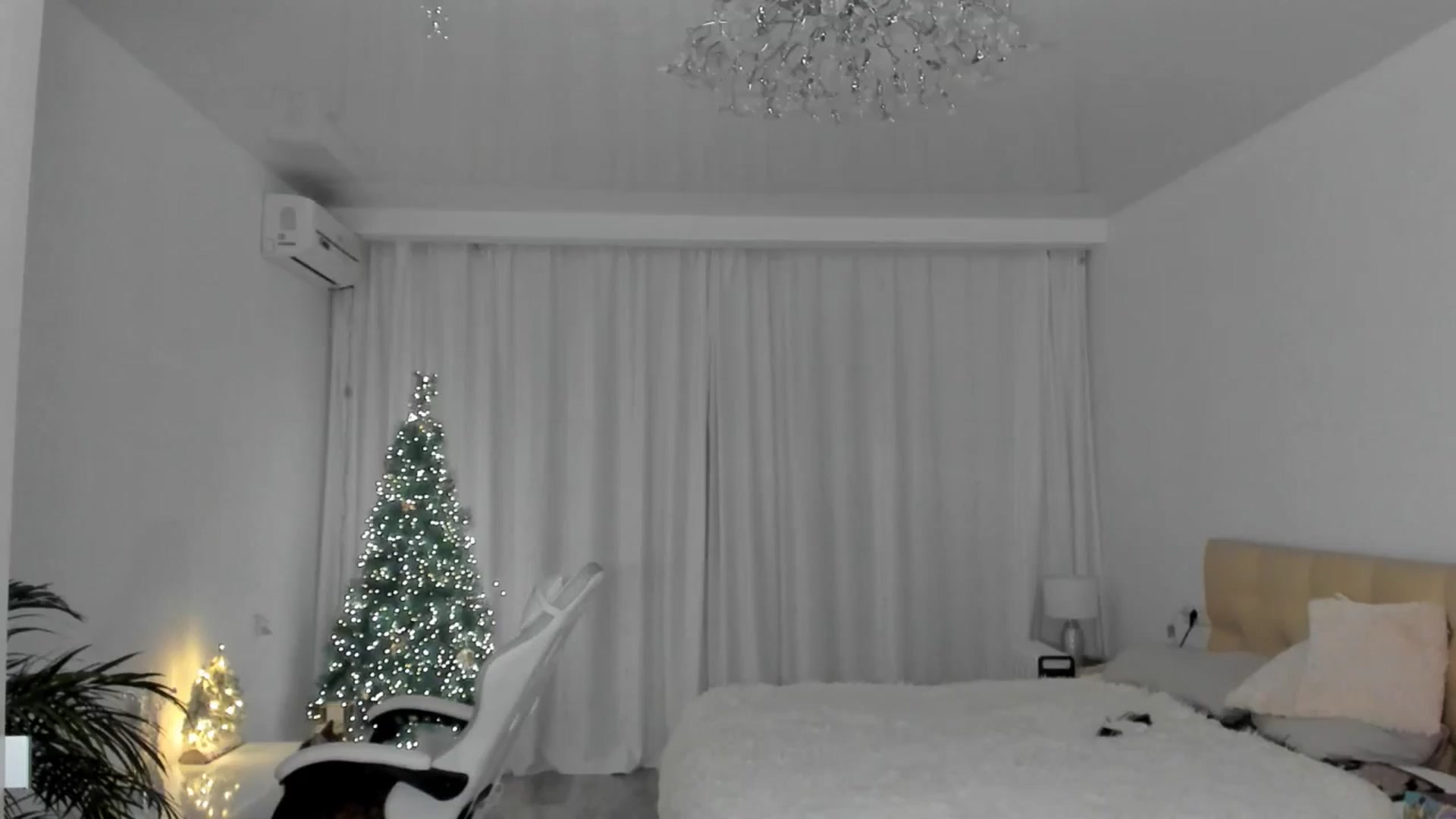 Gallery image thumbnail from MISS_JANUARY's myfreecams stream on, 12/22/2024, 01:39 image 10 of 20