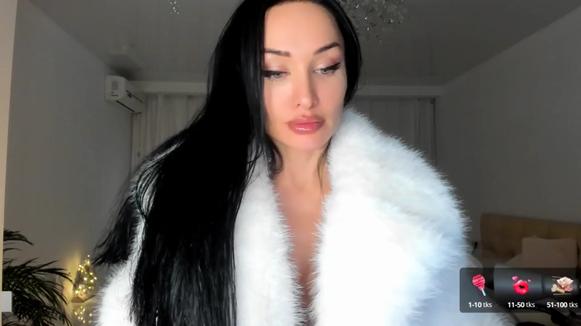 Gallery image thumbnail from MISS_JANUARY's myfreecams stream on, 12/22/2024, 01:39 image 9 of 20