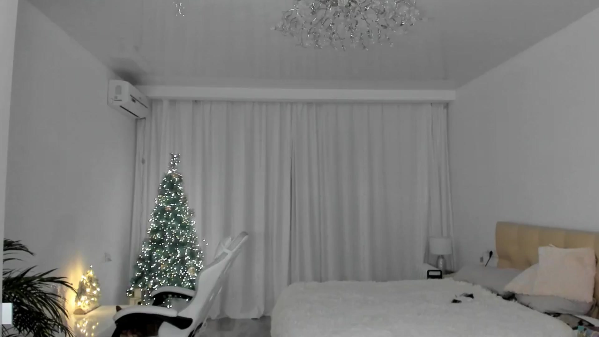 Gallery image thumbnail from MISS_JANUARY's myfreecams stream on, 12/22/2024, 01:39 image 12 of 20