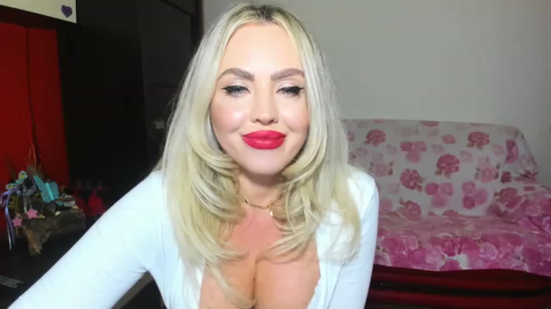 Gallery image thumbnail from MISS_JOY99's myfreecams stream on, 11/14/2022, 15:58 image 12 of 20
