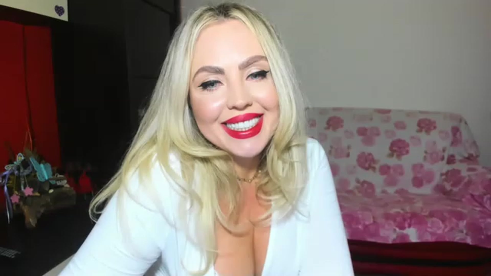 Gallery image thumbnail from MISS_JOY99's myfreecams stream on, 11/14/2022, 15:58 image 3 of 20