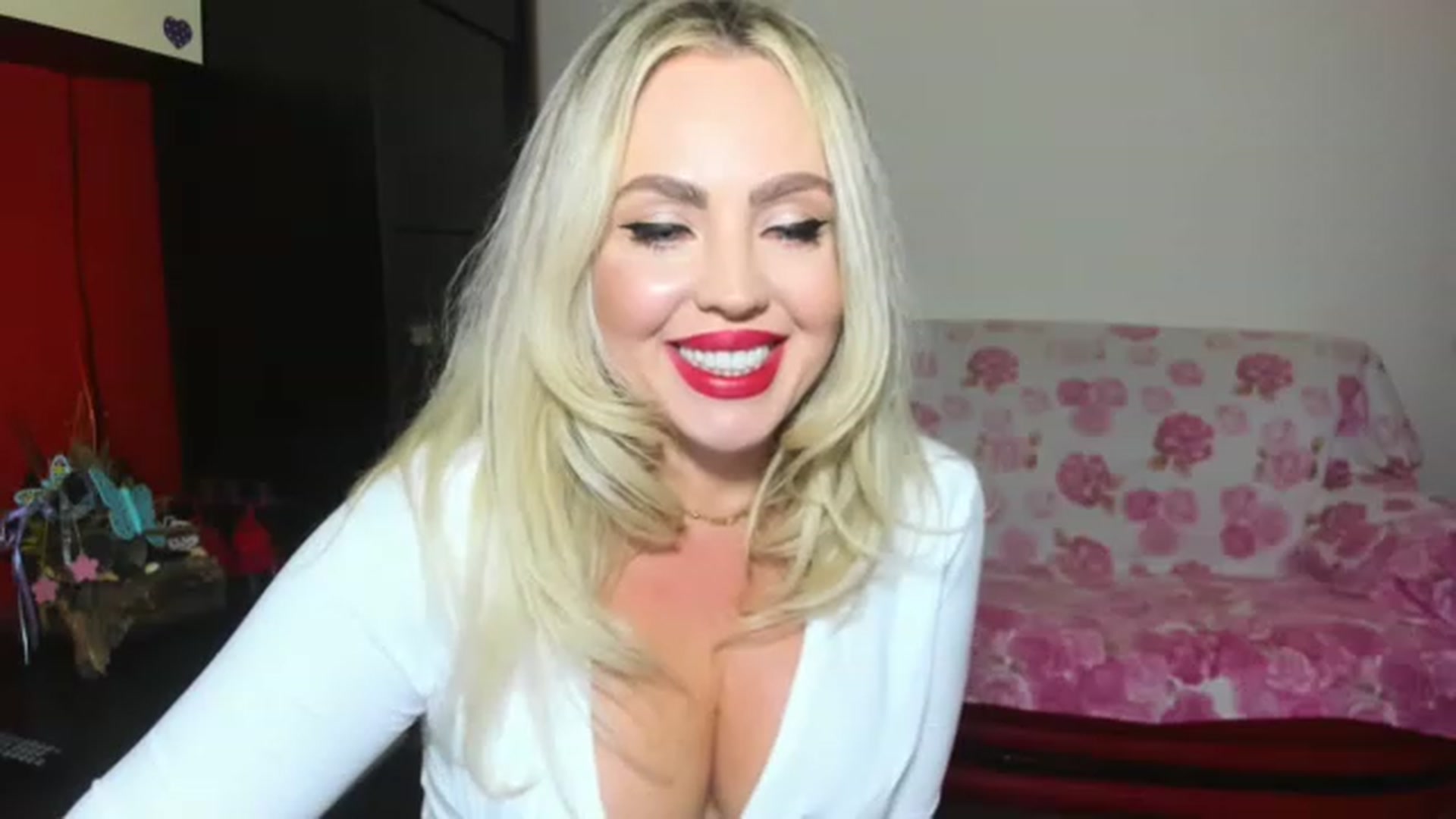 Gallery image thumbnail from MISS_JOY99's myfreecams stream on, 11/14/2022, 15:58 image 5 of 20