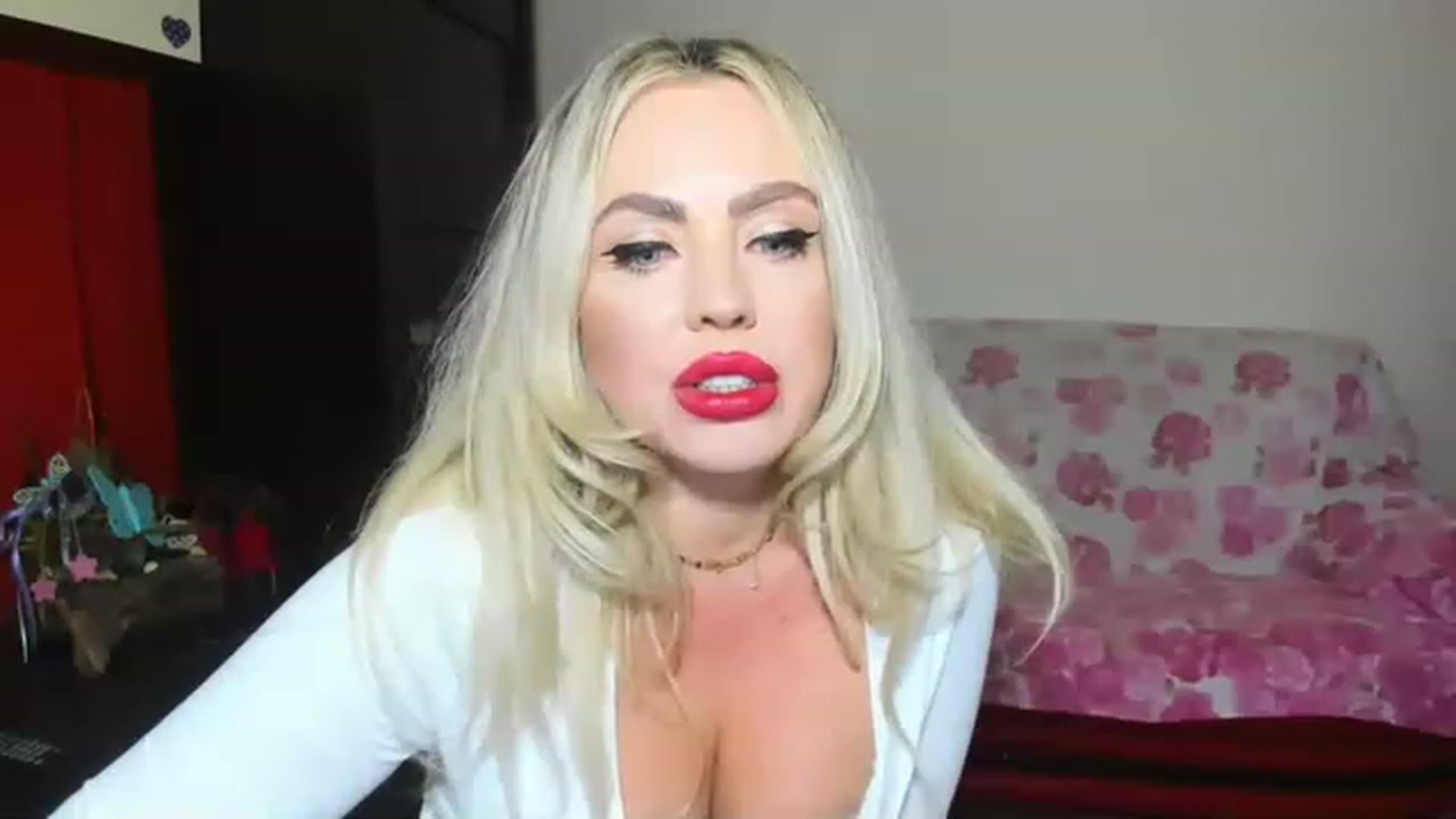 Gallery image thumbnail from MISS_JOY99's myfreecams stream on, 11/14/2022, 15:58 image 19 of 20