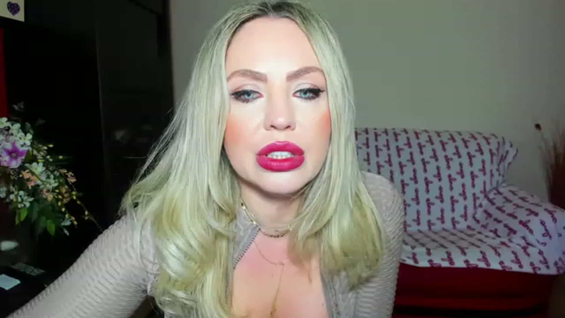 Gallery image thumbnail from MISS_JOY99's myfreecams stream on, 05/01/2023, 22:58 image 18 of 20