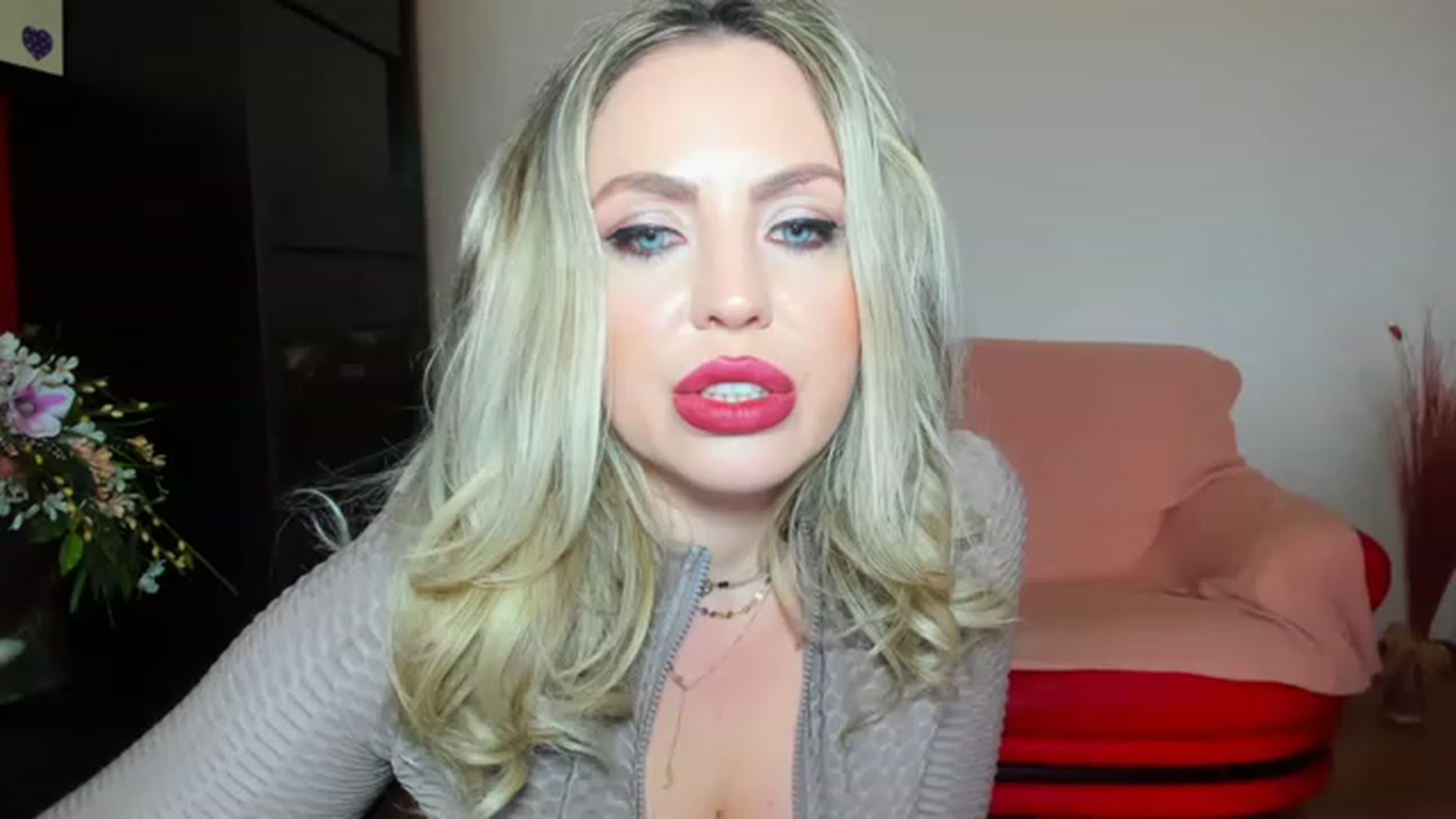Gallery image thumbnail from MISS_JOY99's myfreecams stream on, 05/16/2023, 09:21 image 17 of 20