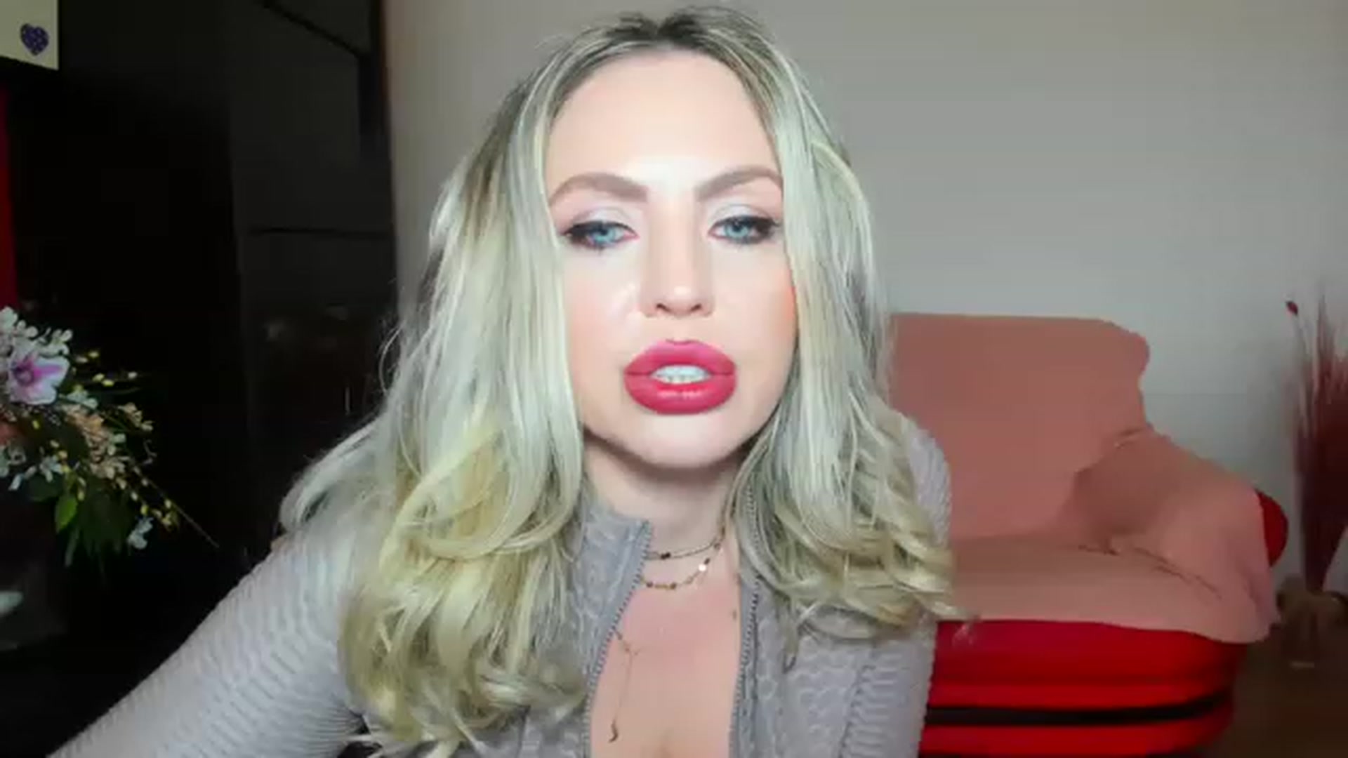 Gallery image thumbnail from MISS_JOY99's myfreecams stream on, 05/16/2023, 09:21 image 19 of 20