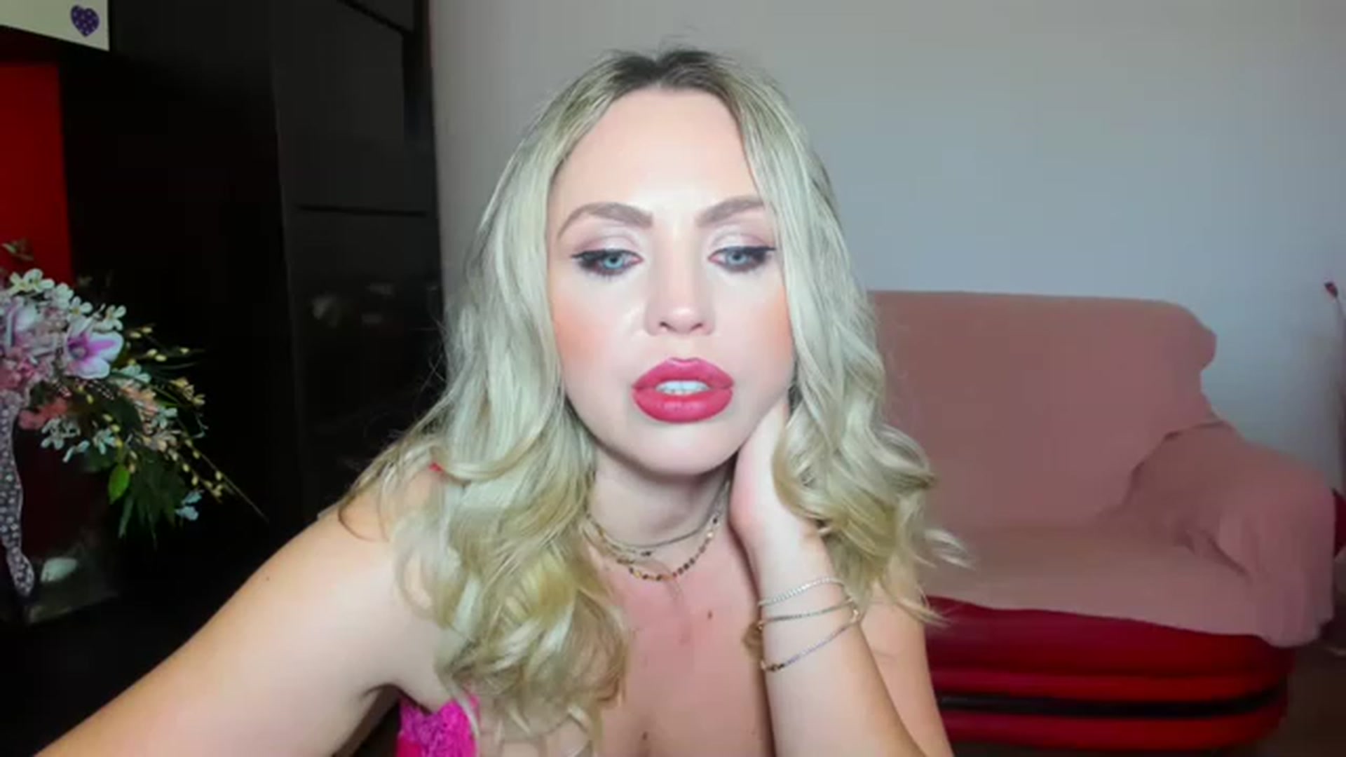 Gallery image thumbnail from MISS_JOY99's myfreecams stream on, 06/04/2023, 14:27 image 3 of 20