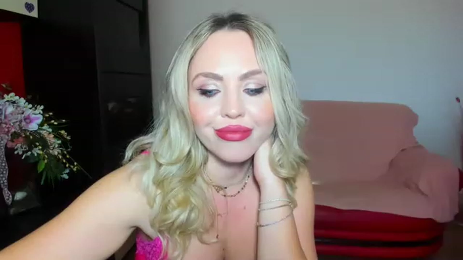 Gallery image thumbnail from MISS_JOY99's myfreecams stream on, 06/04/2023, 14:27 image 12 of 20