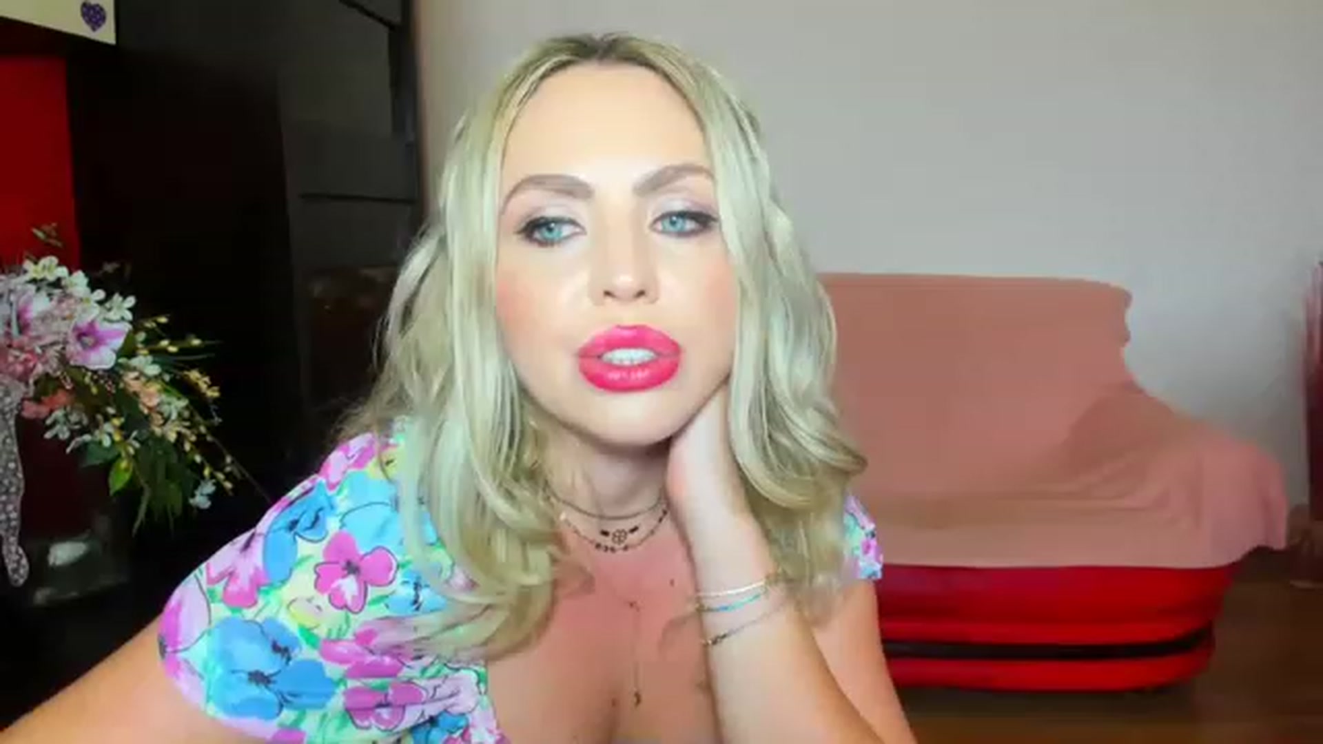 Gallery image thumbnail from MISS_JOY99's myfreecams stream on, 06/19/2023, 12:56 image 5 of 20