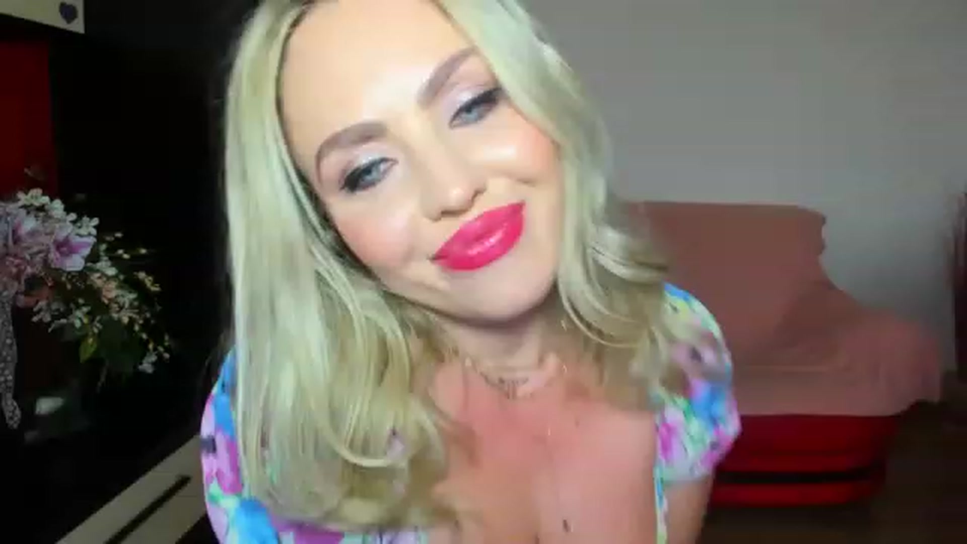 Gallery image thumbnail from MISS_JOY99's myfreecams stream on, 06/19/2023, 13:45 image 18 of 20