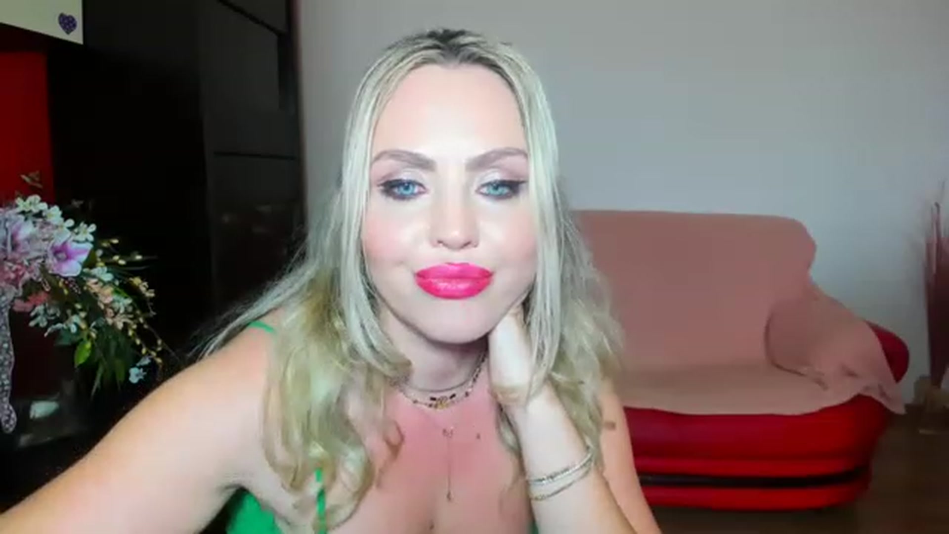 Gallery image thumbnail from MISS_JOY99's myfreecams stream on, 06/21/2023, 14:20 image 11 of 20